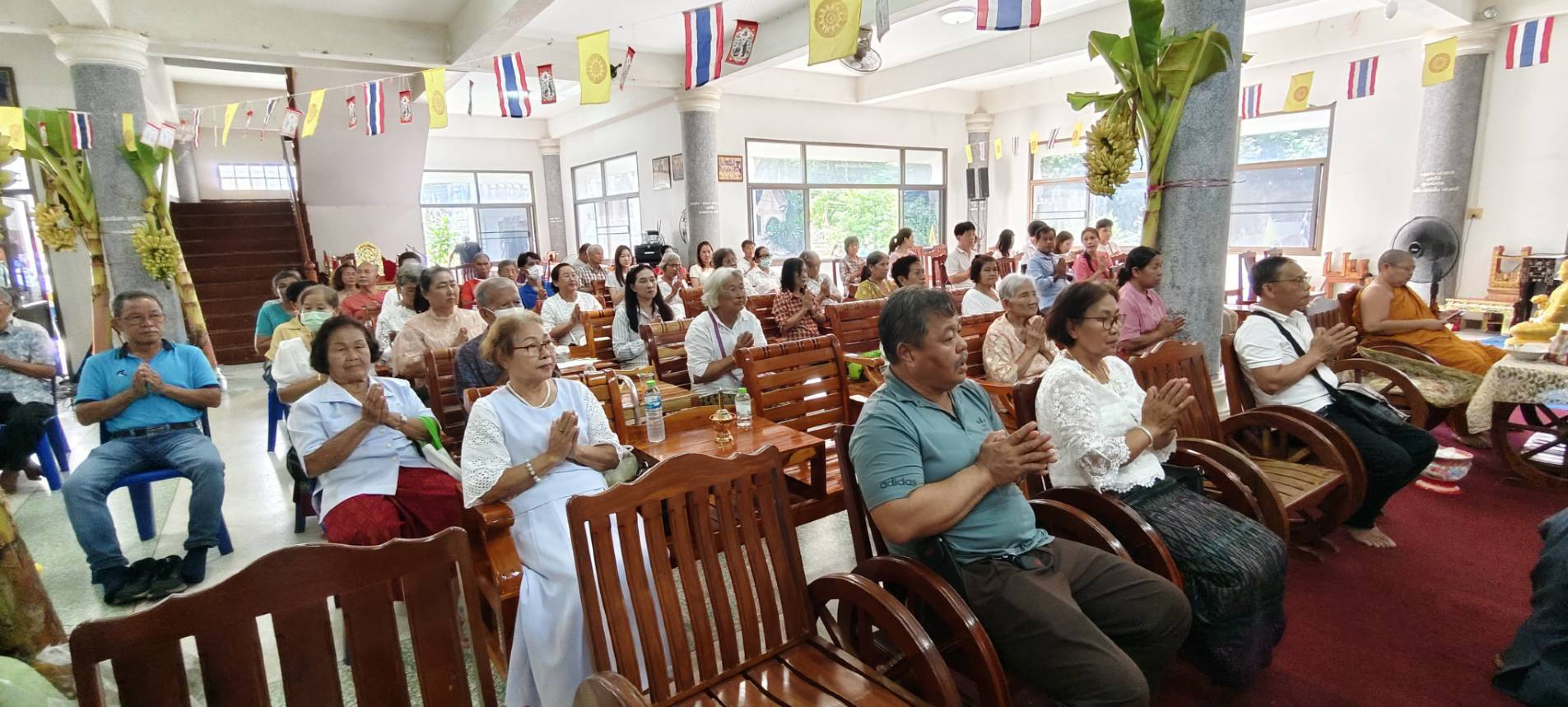 ภาพร่วมพิธีกรรมวัดหนองหงส์