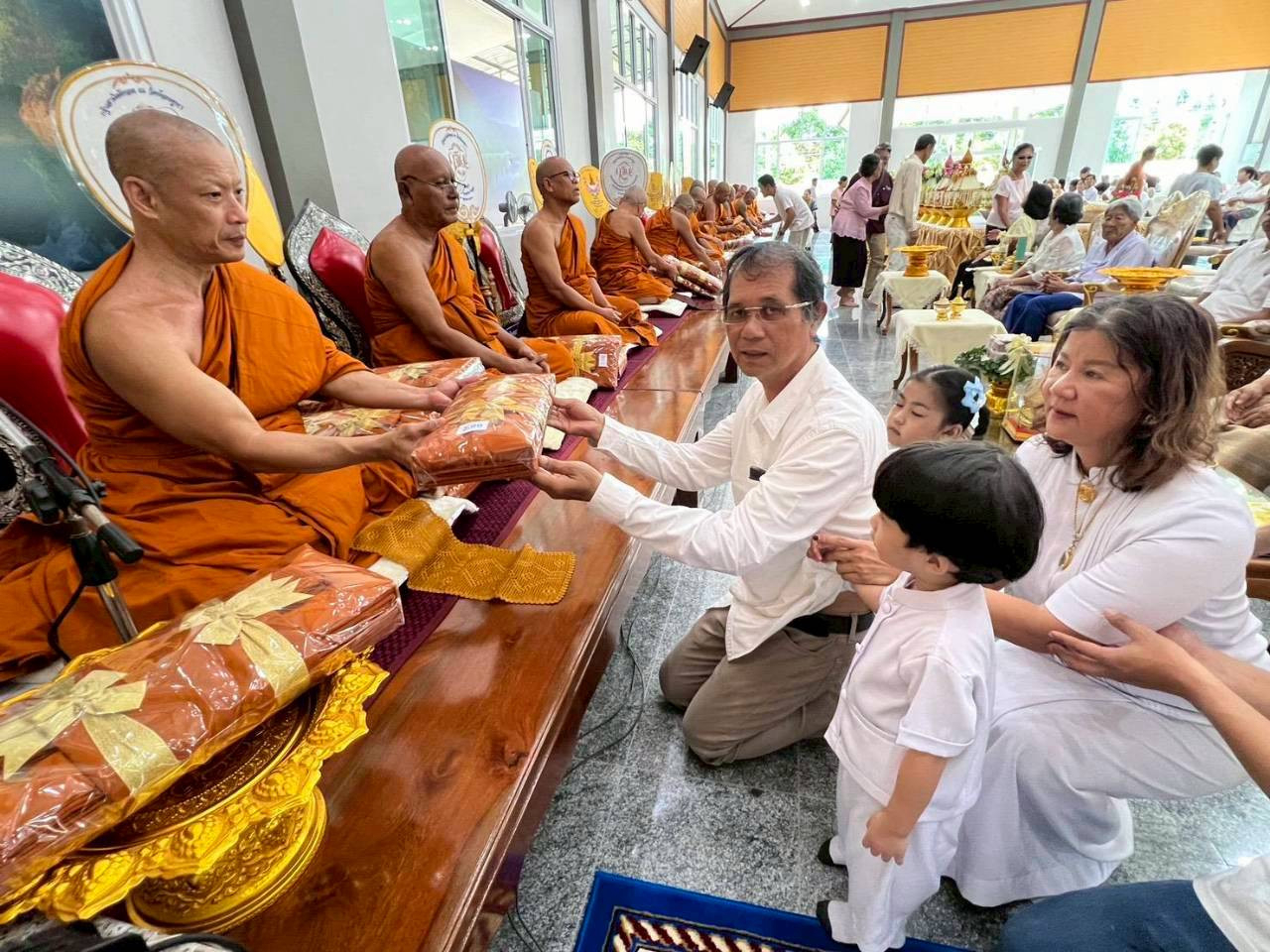 ภาพร่วมพิธีกรรมวัดห้องคูหา