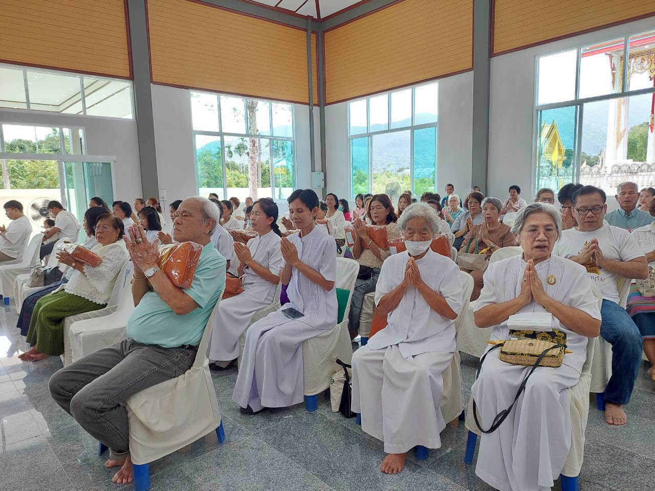 ภาพร่วมพิธีกรรมวัดห้องคูหา
