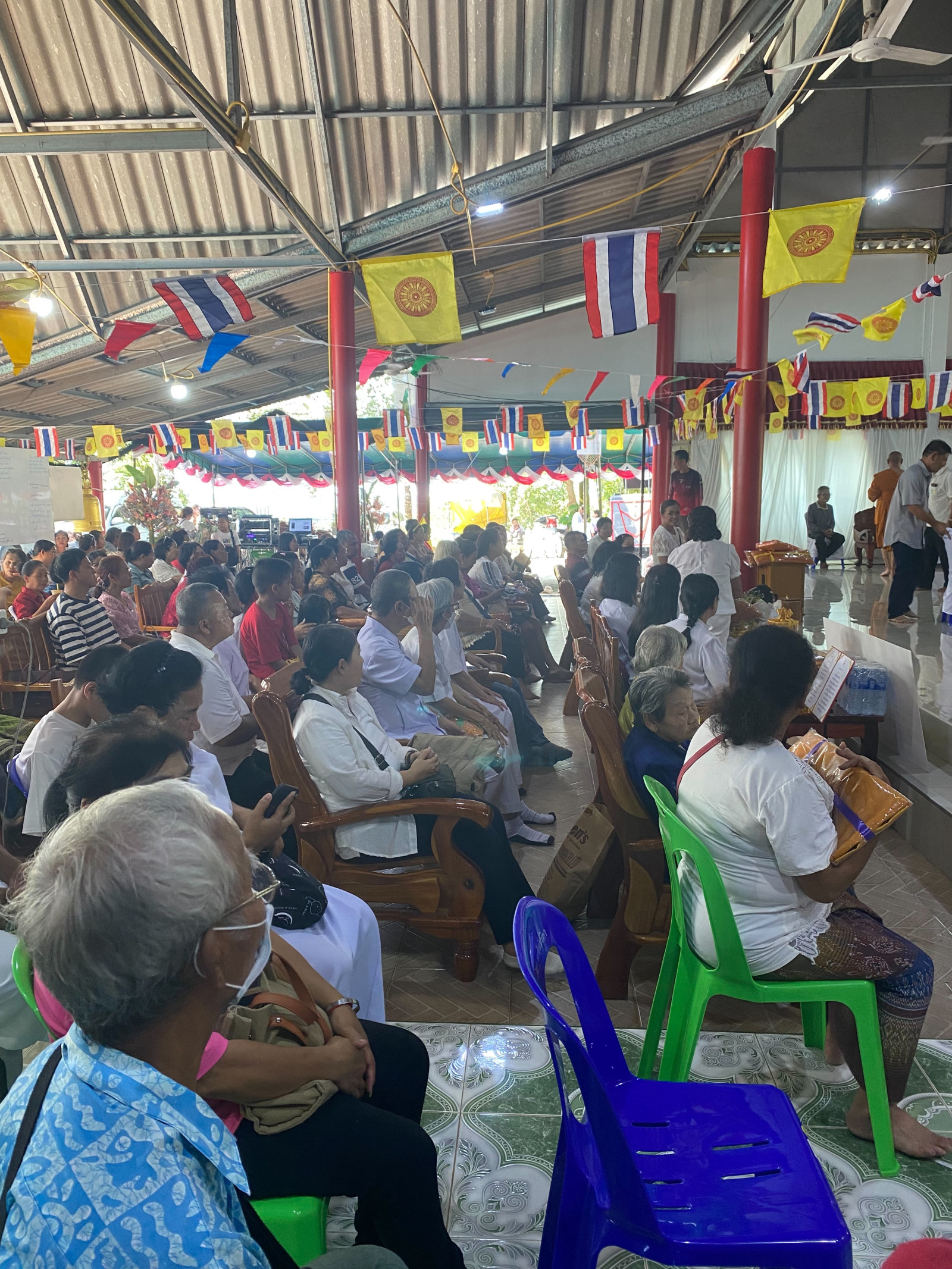 ภาพร่วมพิธีกรรมสำนักสงฆ์เนินไม้หอม