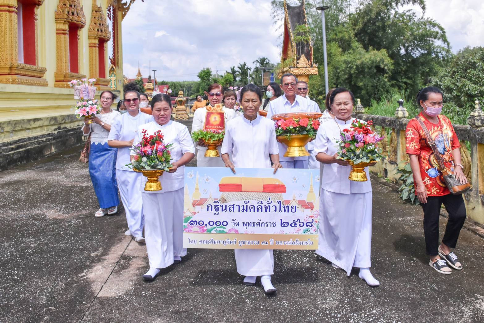 ภาพร่วมขบวนกฐินวัดคลองชาก