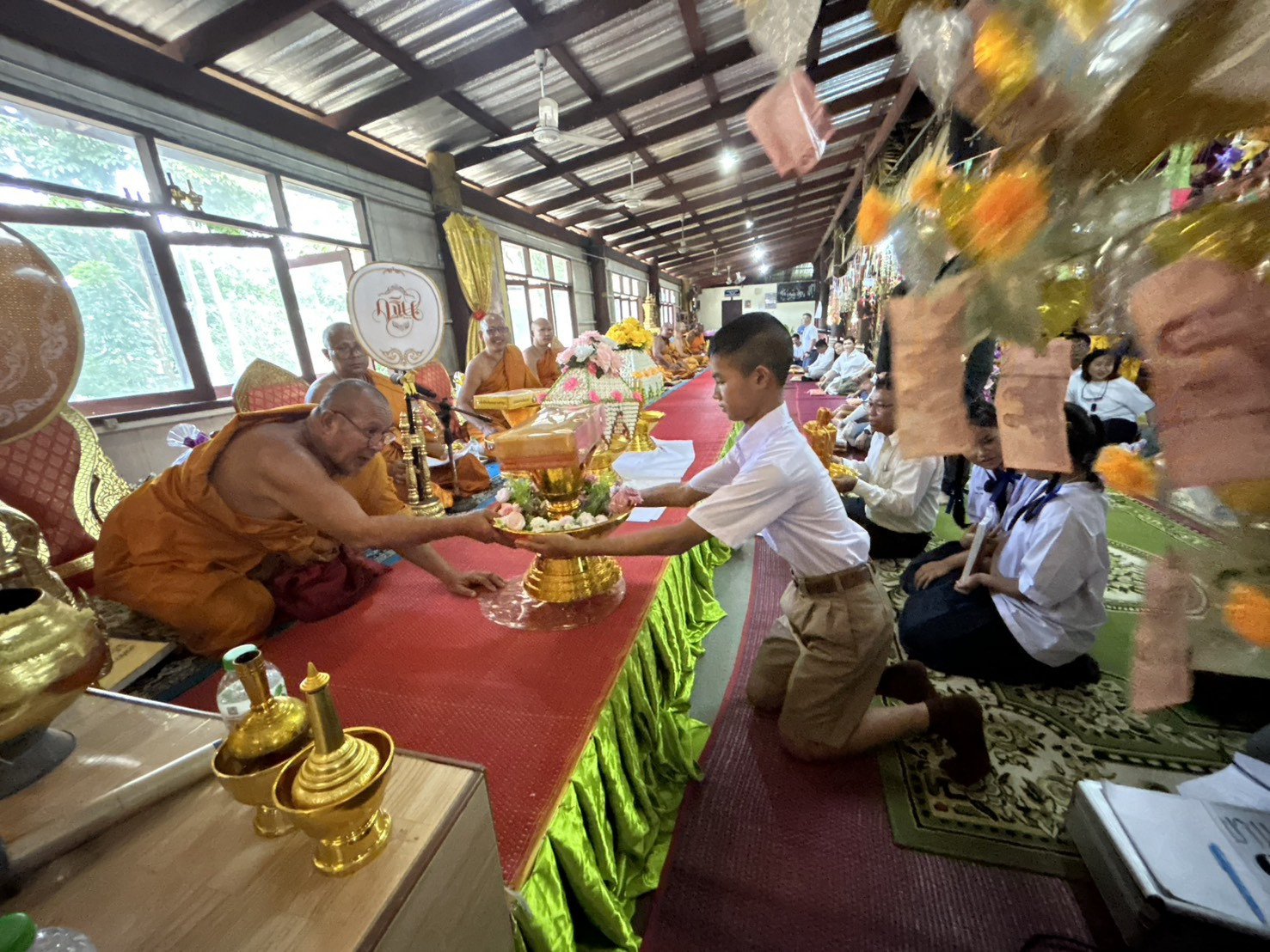 ภาพการถวายปัจจัยวัดเขาแดง