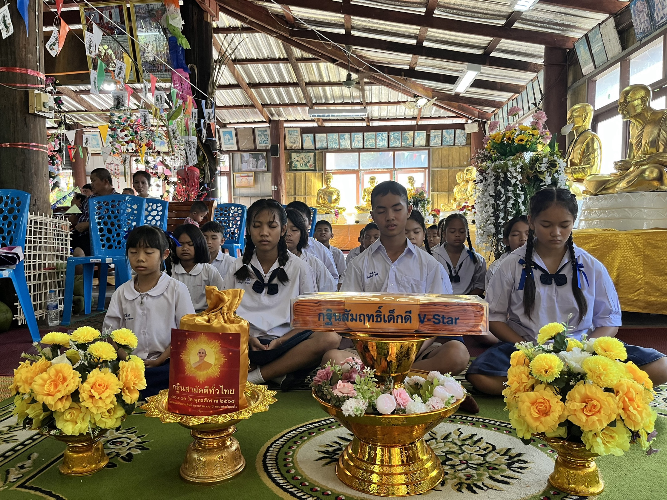 ภาพร่วมพิธีกรรมวัดเขาแดง