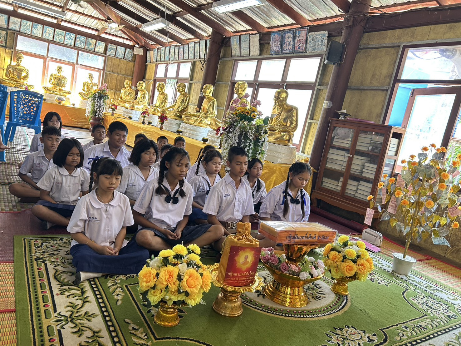 ภาพร่วมพิธีกรรมวัดเขาแดง