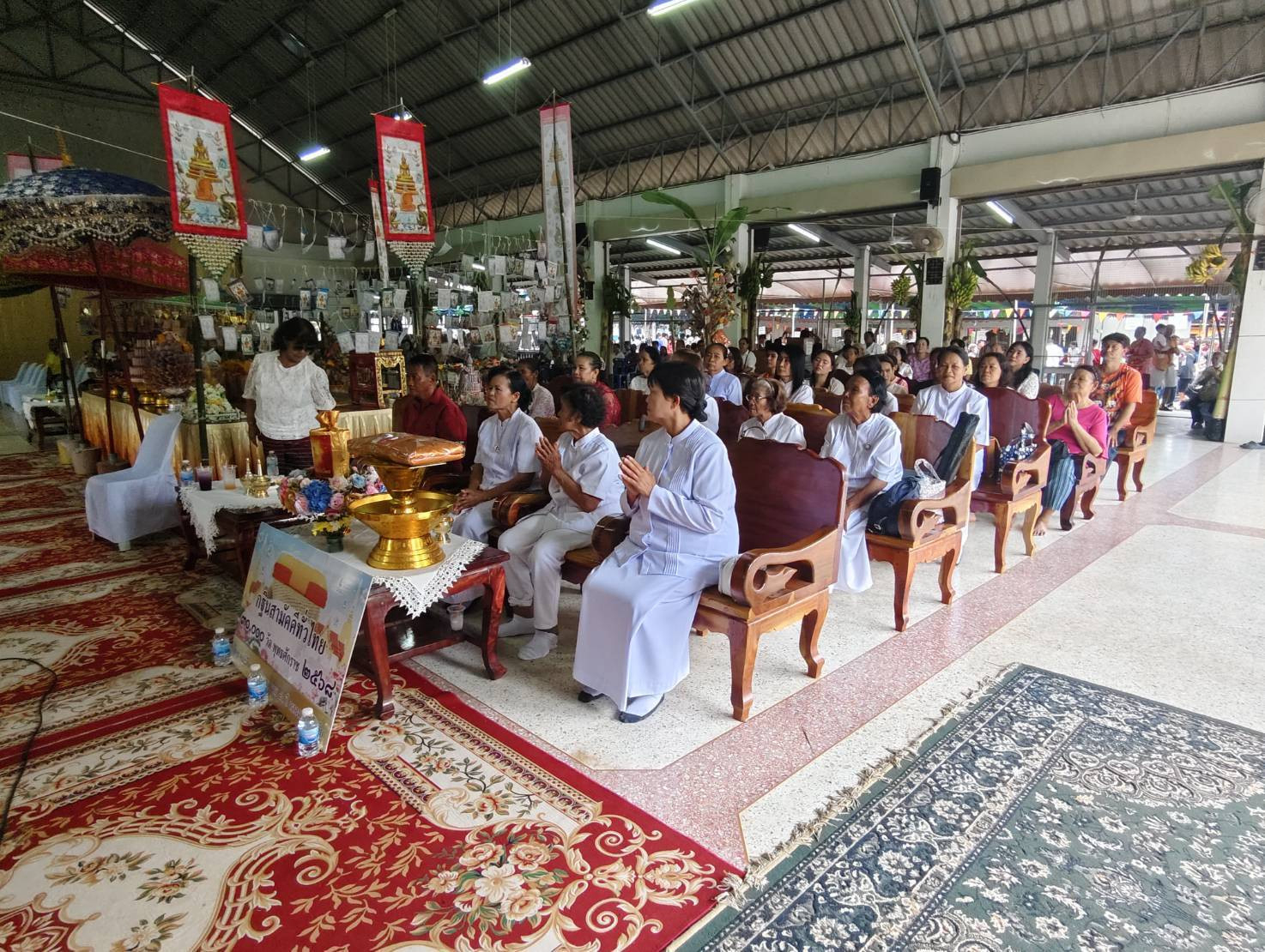 ภาพร่วมพิธีกรรมวัดเนินกลาง