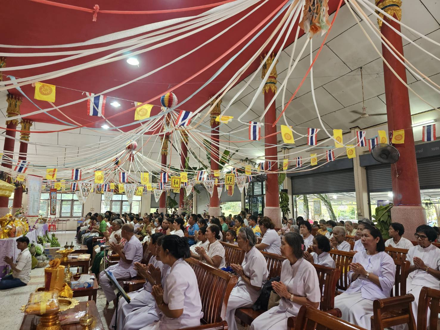 ภาพร่วมพิธีกรรมวัดท่าปก