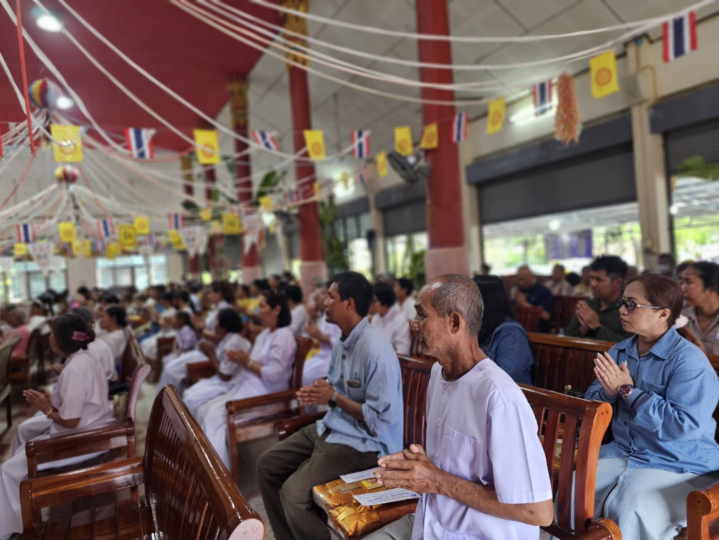 ภาพร่วมพิธีกรรมวัดท่าปก