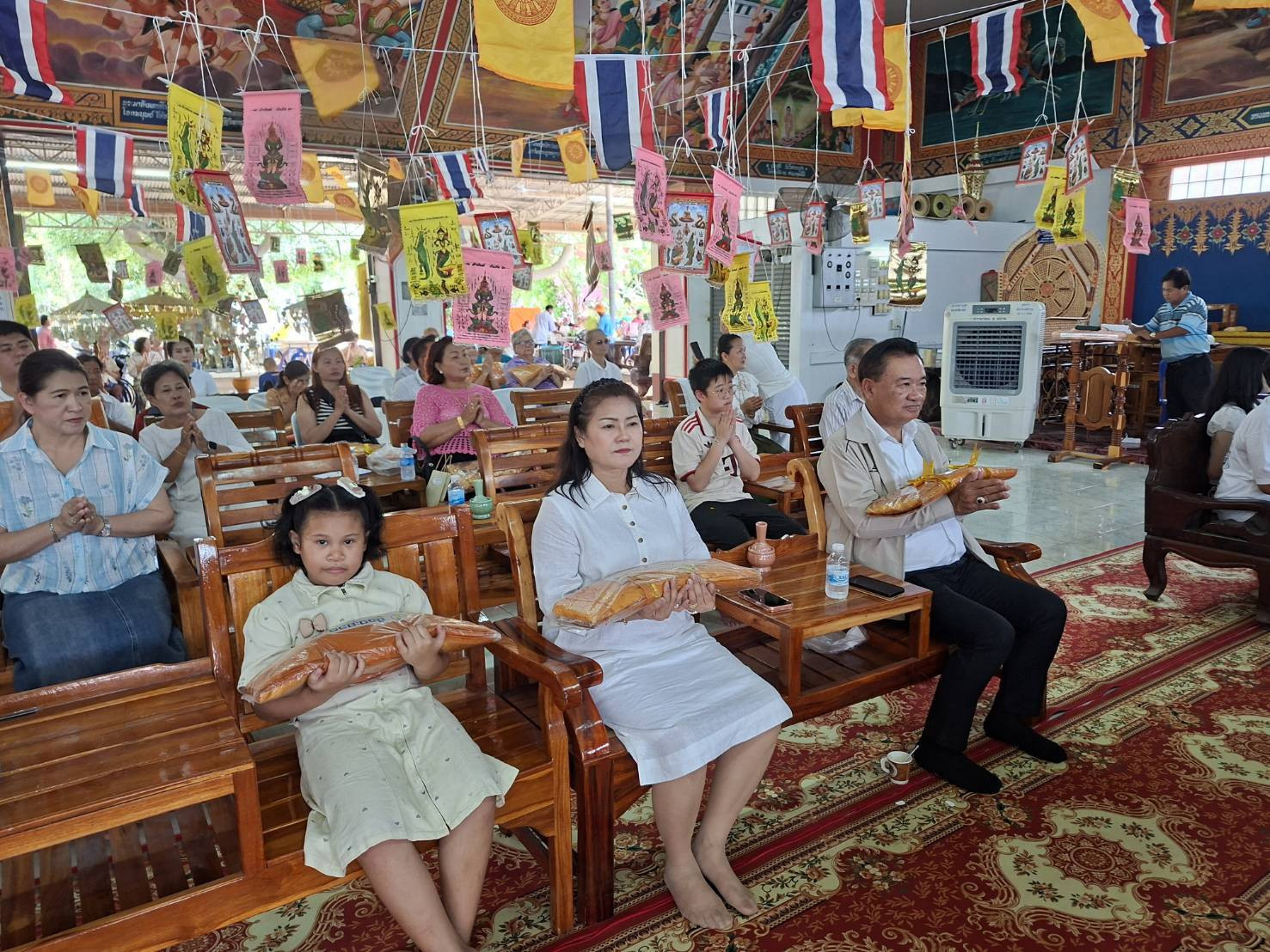 ภาพร่วมพิธีกรรมวัดนายายอาม