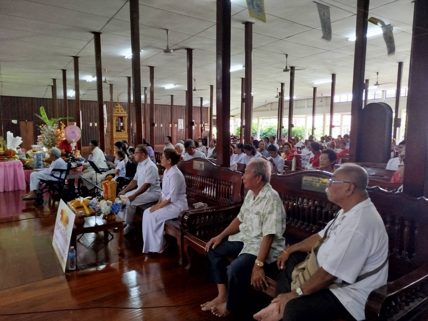 ภาพร่วมพิธีกรรมวัดเนินสูง