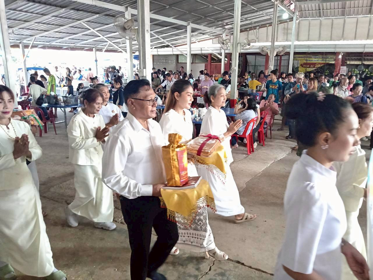 ภาพร่วมพิธีกรรมวัดสวนส้ม