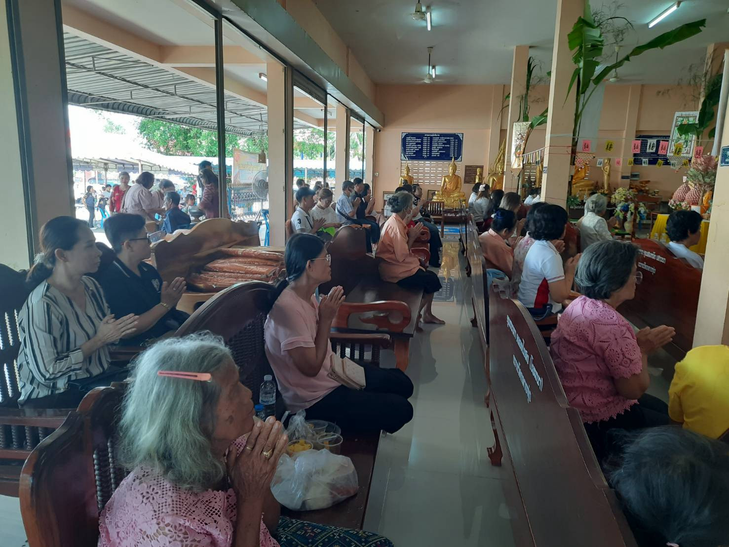 ภาพร่วมพิธีกรรมวัดกลางทุ่งท่าระแนะ