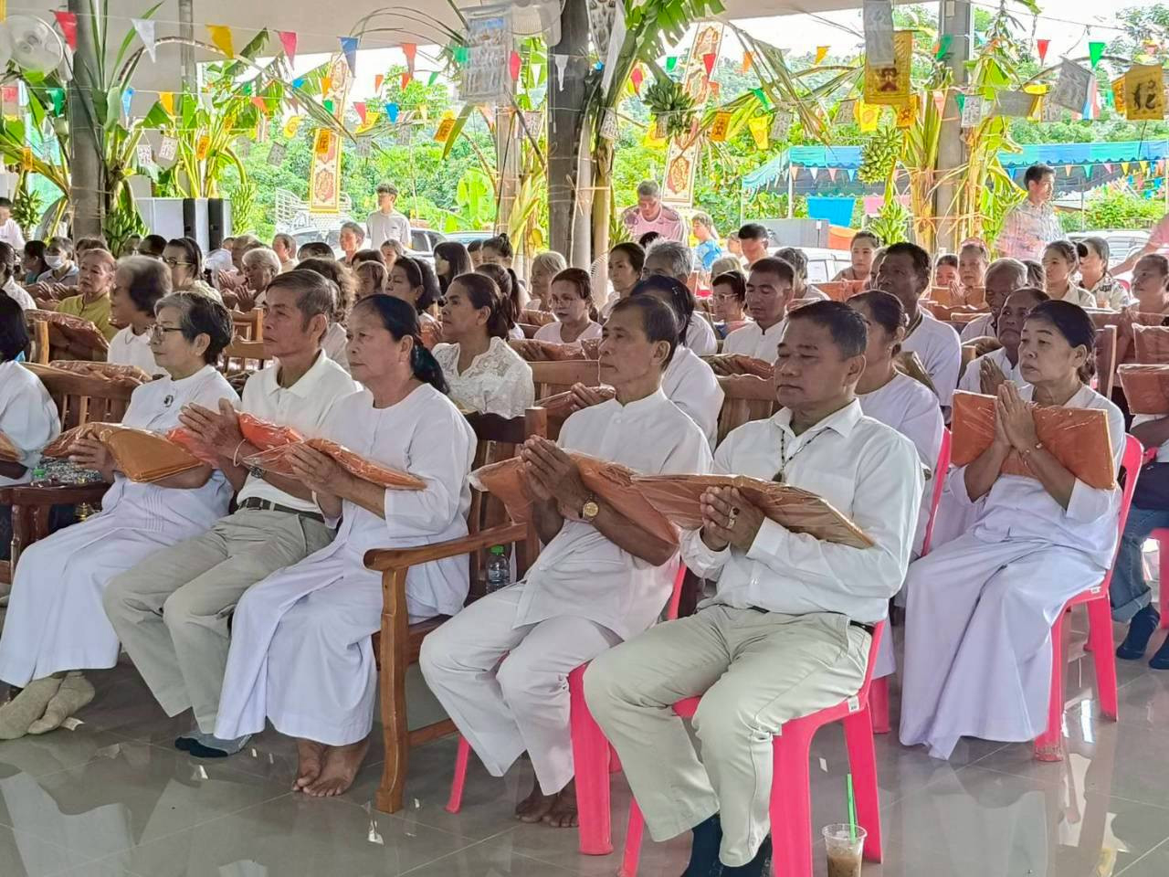 ภาพร่วมพิธีกรรมที่พักสงฆ์โค้งพัฒนา