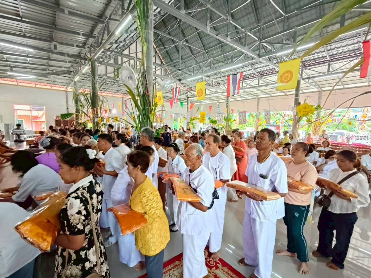 ภาพร่วมพิธีกรรมที่พักสงฆ์โค้งพัฒนา