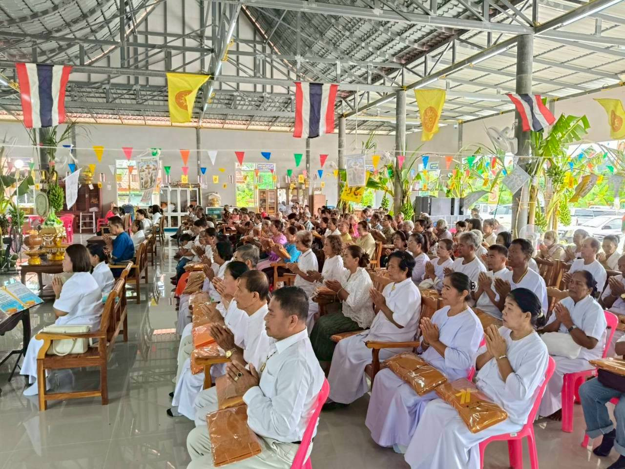 ภาพร่วมพิธีกรรมที่พักสงฆ์โค้งพัฒนา