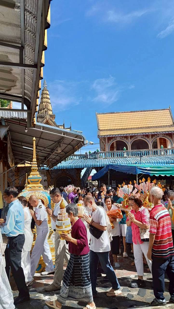 ภาพร่วมพิธีกรรมวัดกลาง