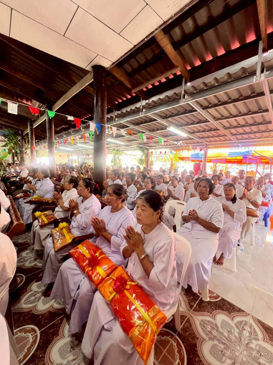 ภาพร่วมพิธีกรรมวัดทุ่งกร่าง