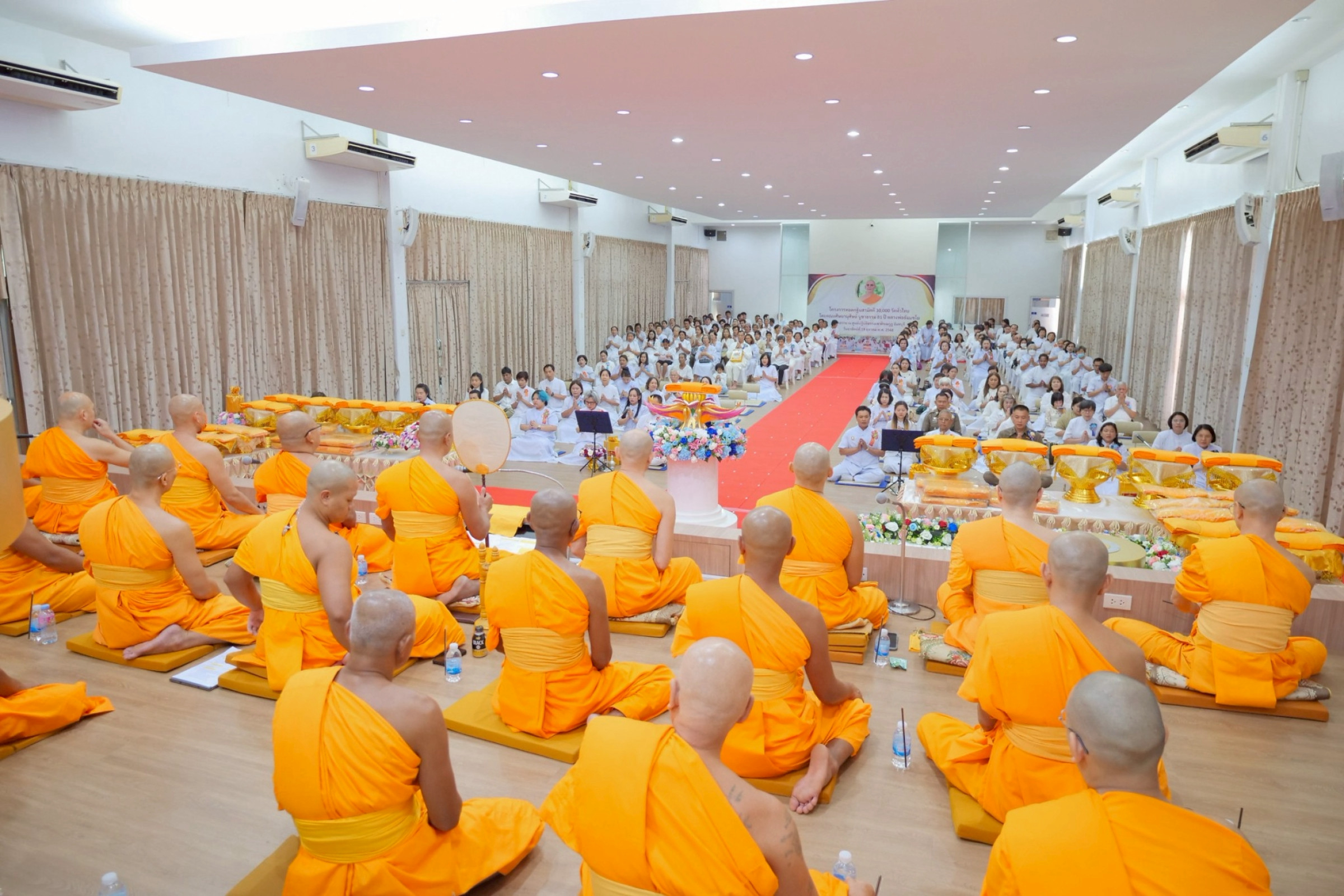 ภาพร่วมพิธีกรรมศูนย์ปฏิบัติธรรมเขาคิชฌกูฏ