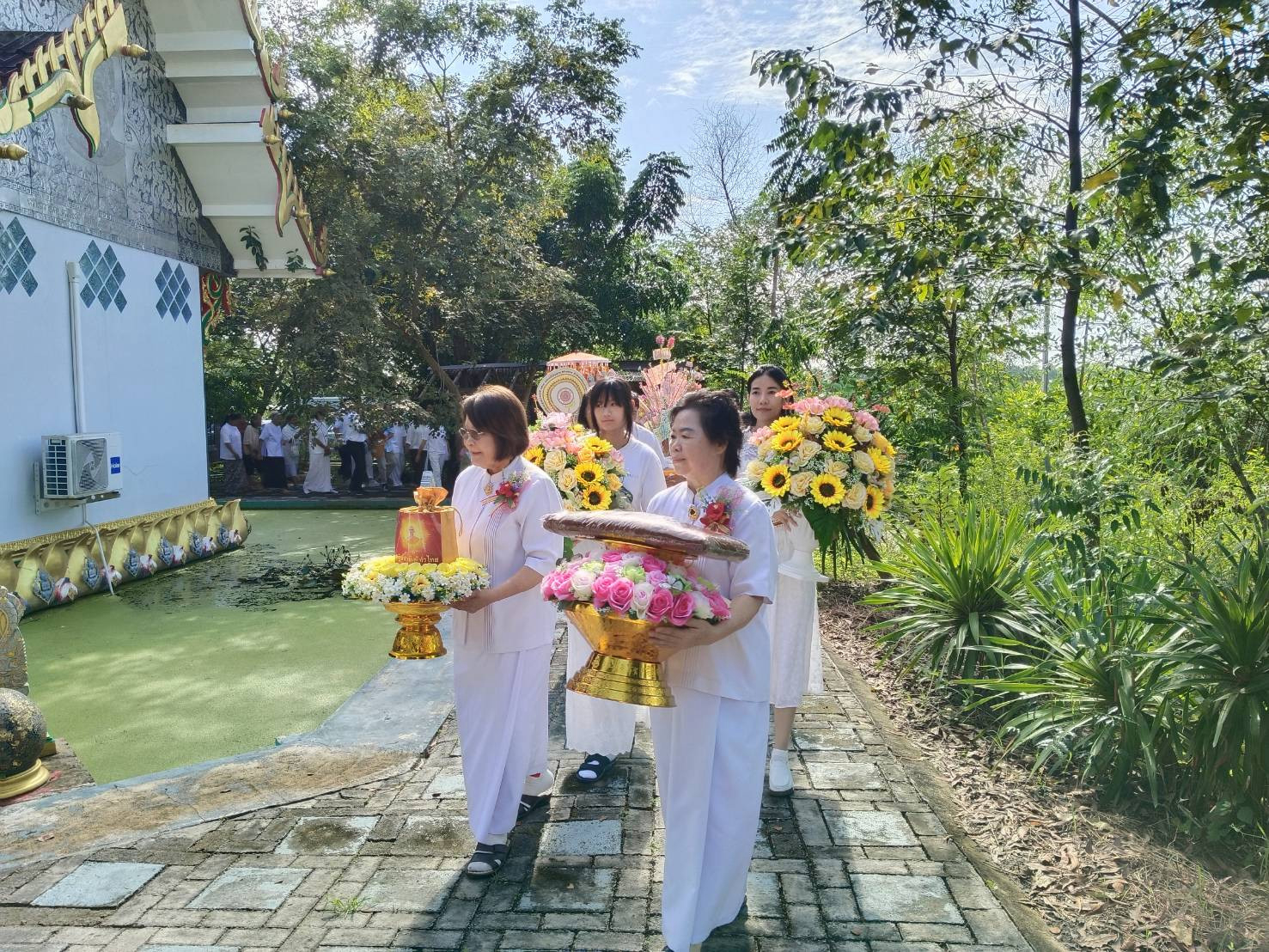 ภาพร่วมขบวนกฐินที่พักสงฆ์สวนป่าพุทธจักร