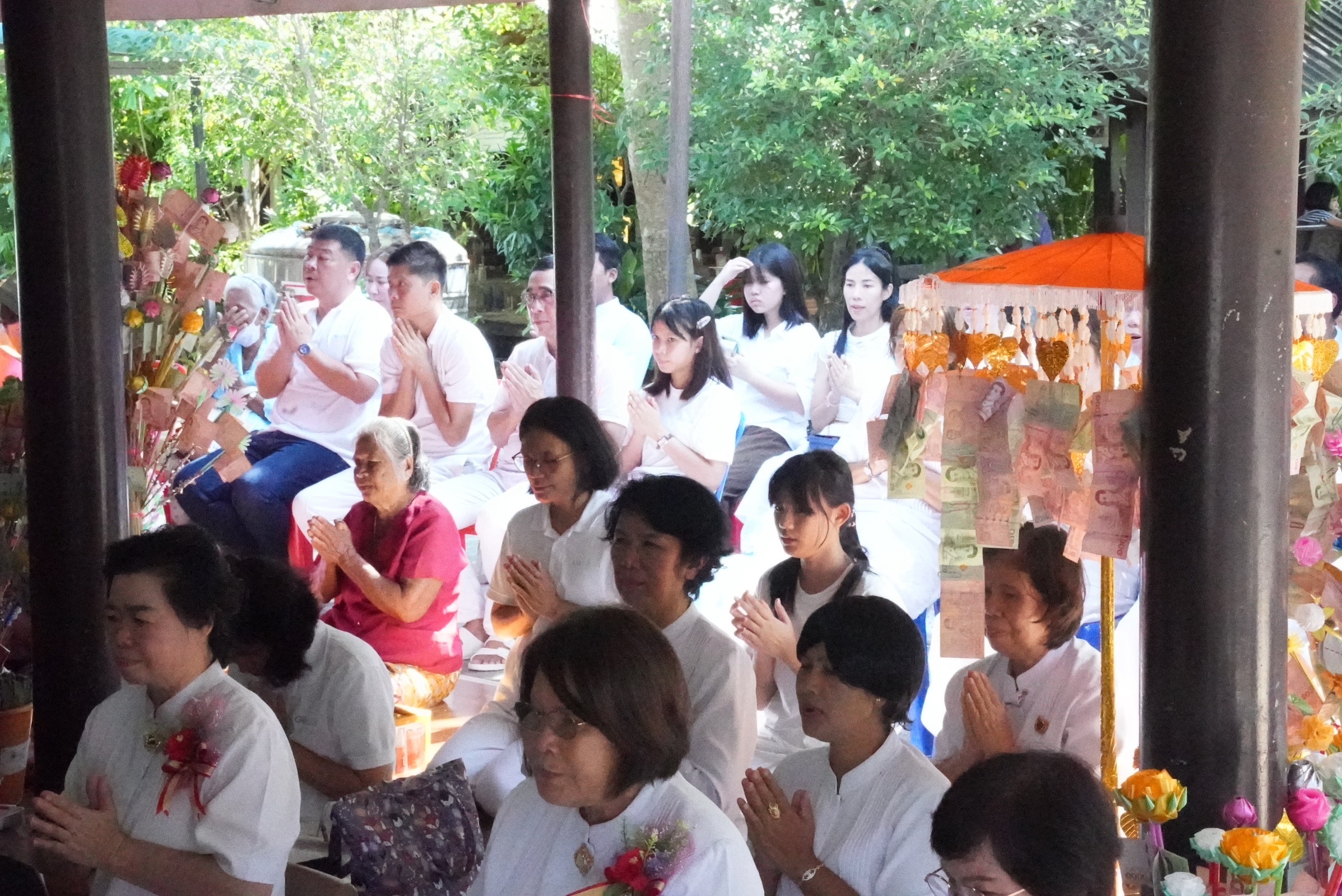 ภาพร่วมพิธีกรรมที่พักสงฆ์สวนป่าพุทธจักร