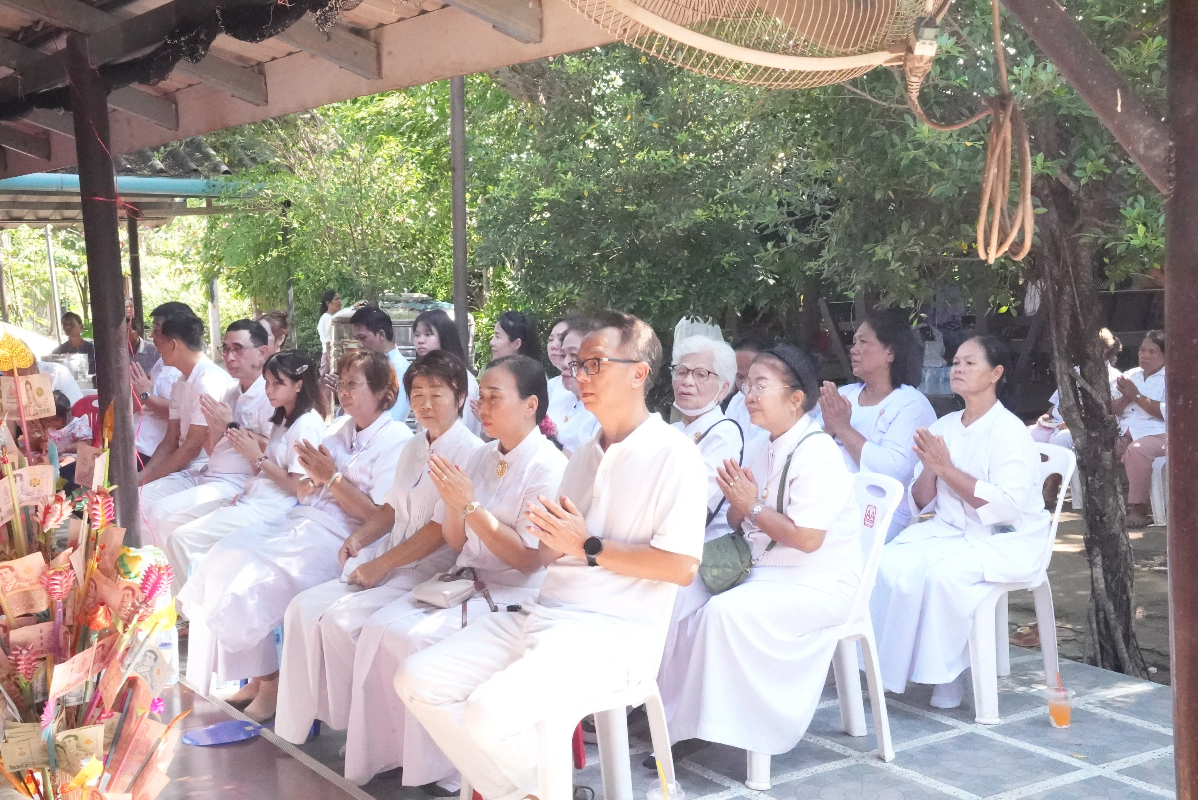 ภาพร่วมพิธีกรรมที่พักสงฆ์สวนป่าพุทธจักร