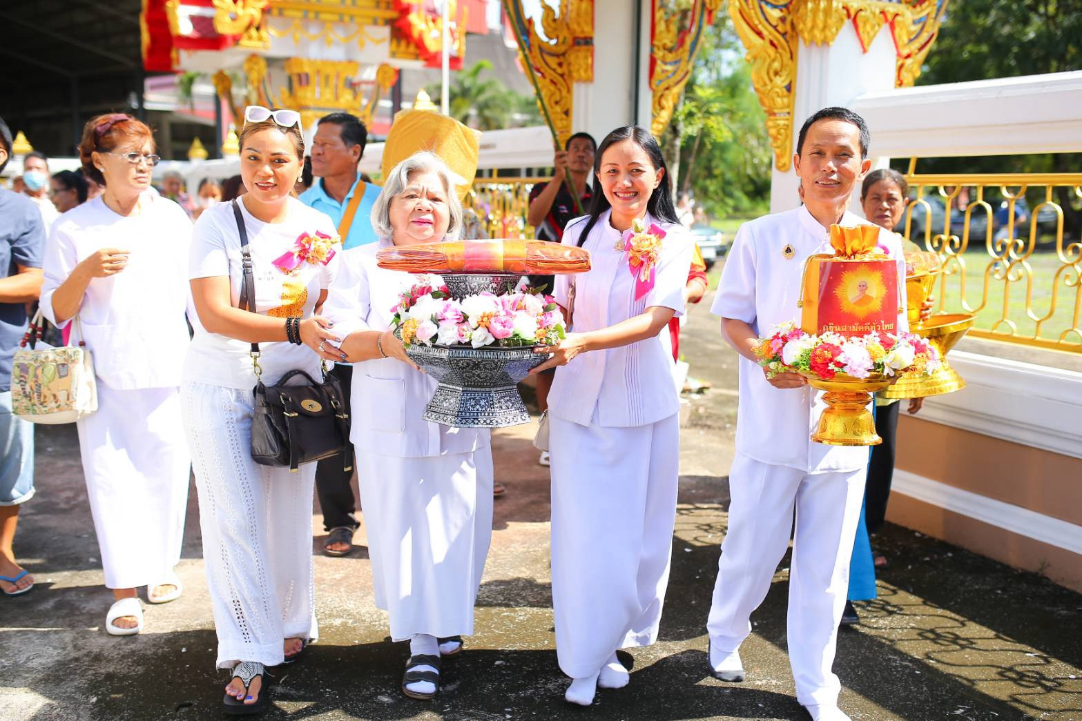 ภาพร่วมพิธีกรรมวัดบ้านกล้วย