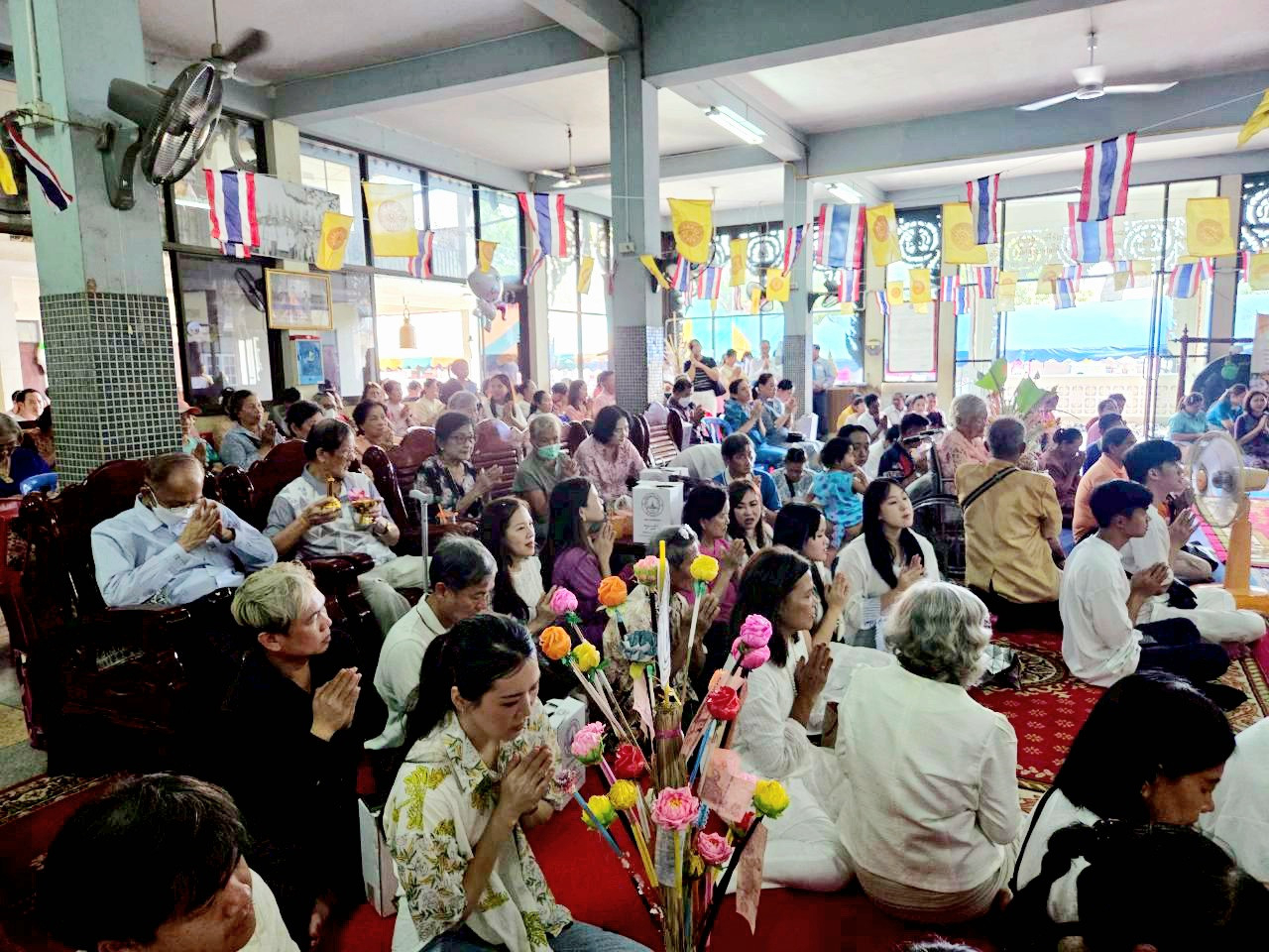 ภาพร่วมพิธีกรรมวัดไผ่แก้ว