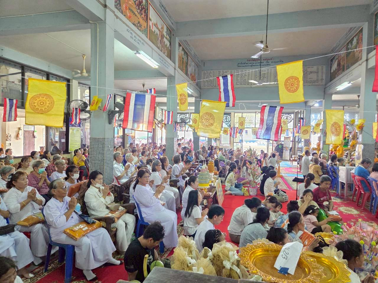 ภาพร่วมพิธีกรรมวัดไผ่แก้ว