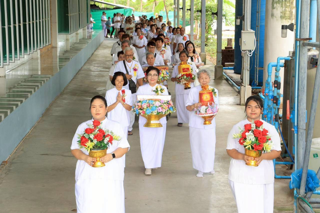 ภาพร่วมขบวนกฐินศูนย์ปฏิบัติธรรมบ้านโพธิ์