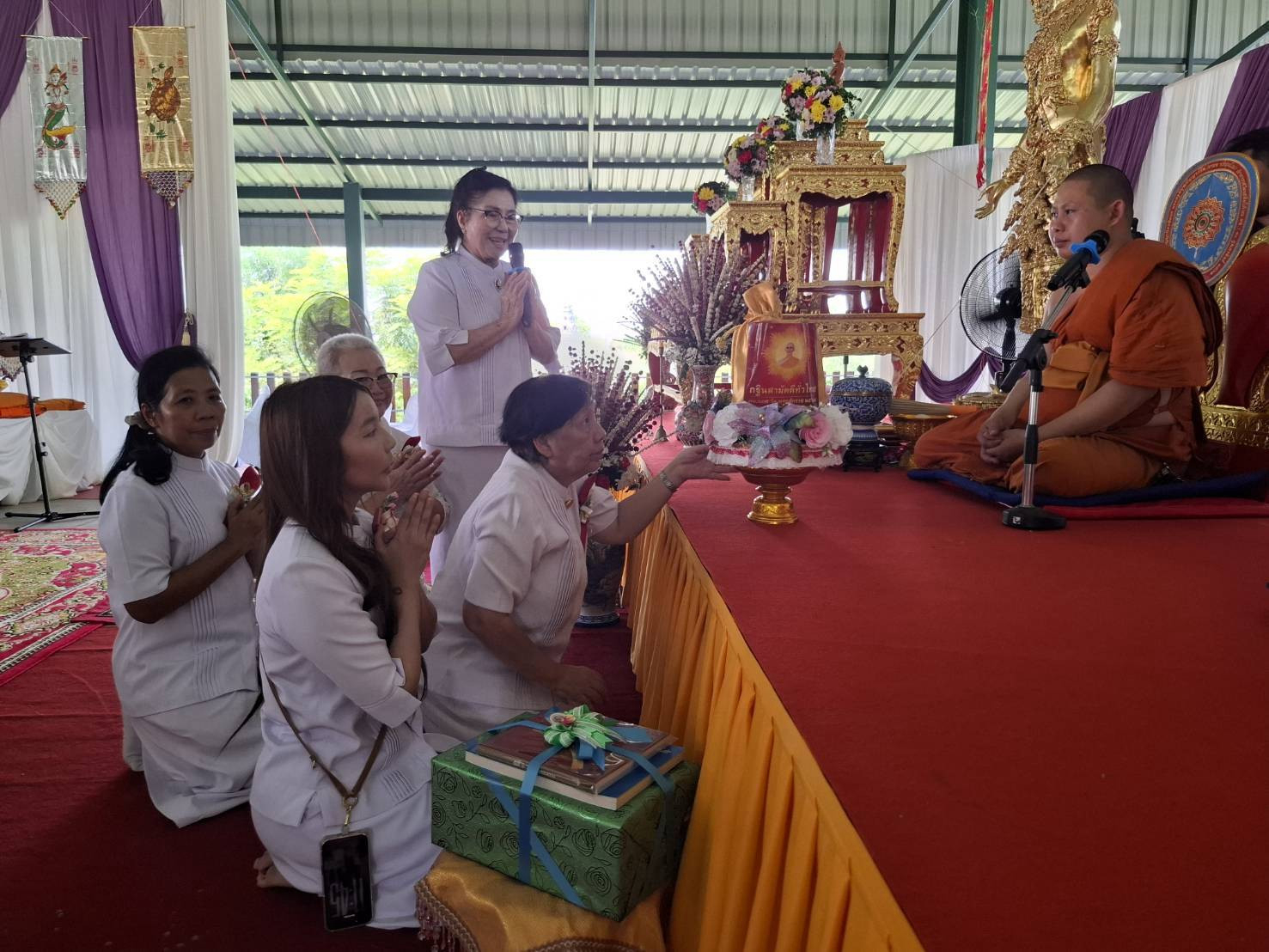 ภาพการถวายปัจจัยวัดเสม็ดใต้