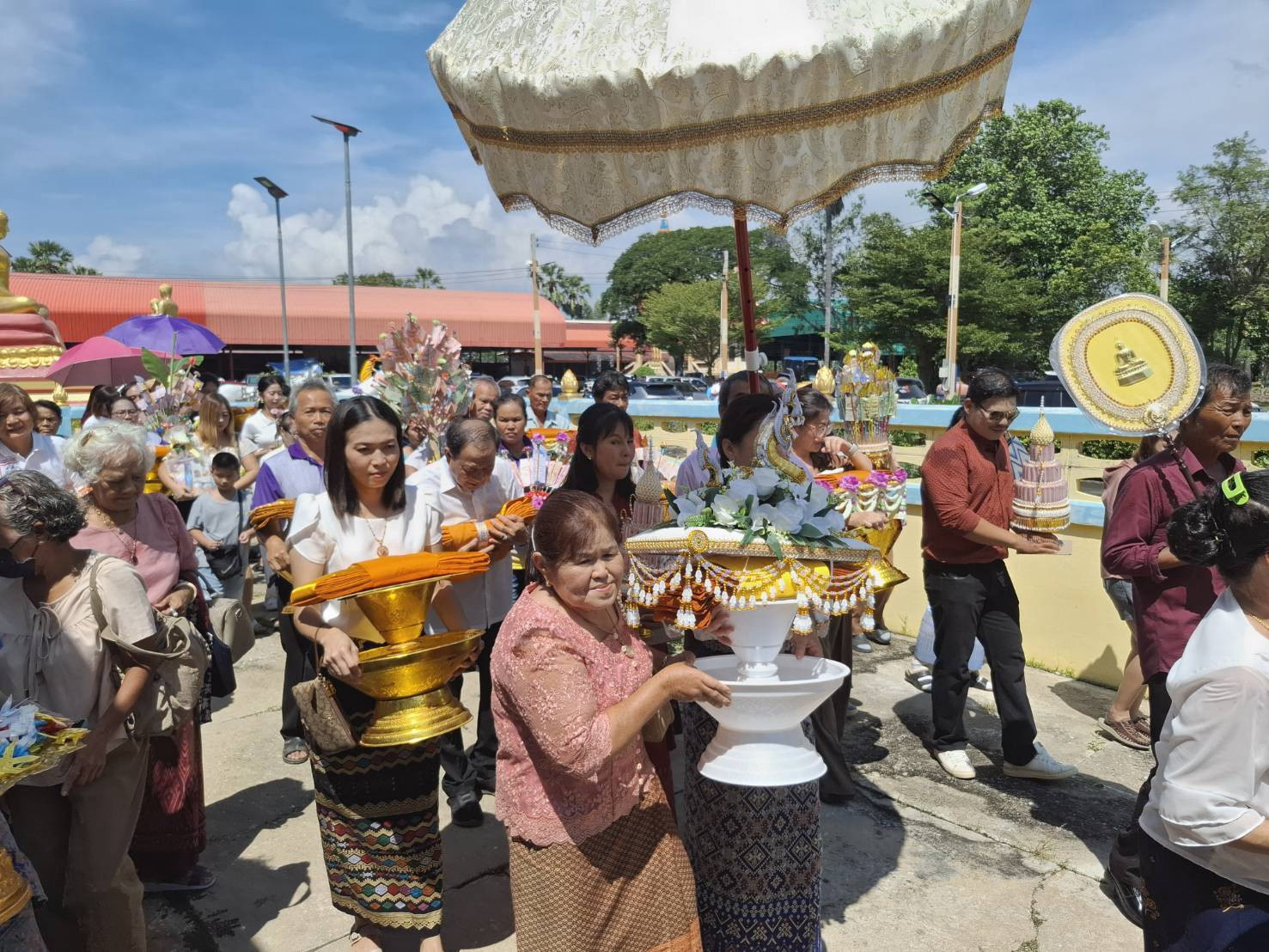 ภาพร่วมขบวนกฐินวัดเสม็ดใต้