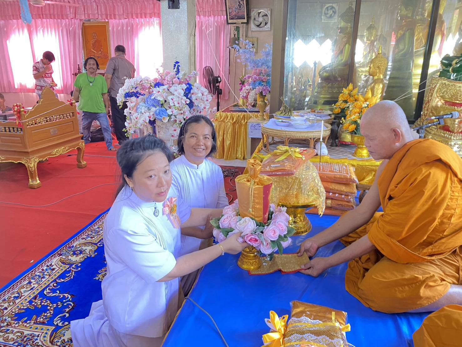 ภาพการถวายปัจจัยวัดบางไทร