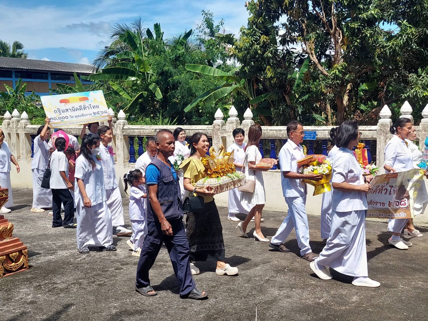 ภาพร่วมขบวนกฐินวัดทุ่งยายชี