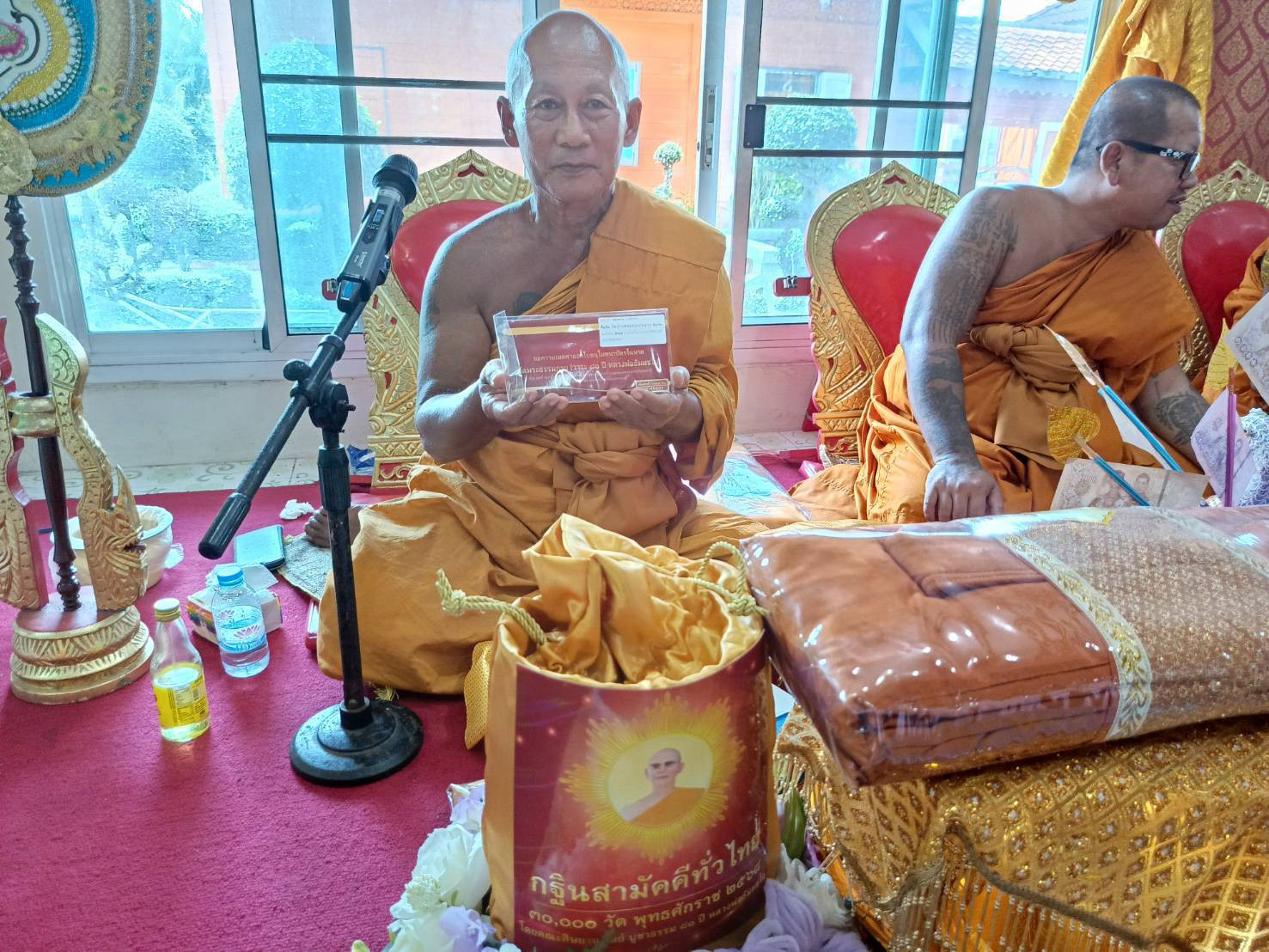 ภาพการถวายปัจจัยวัดปากคลองบางขนาก