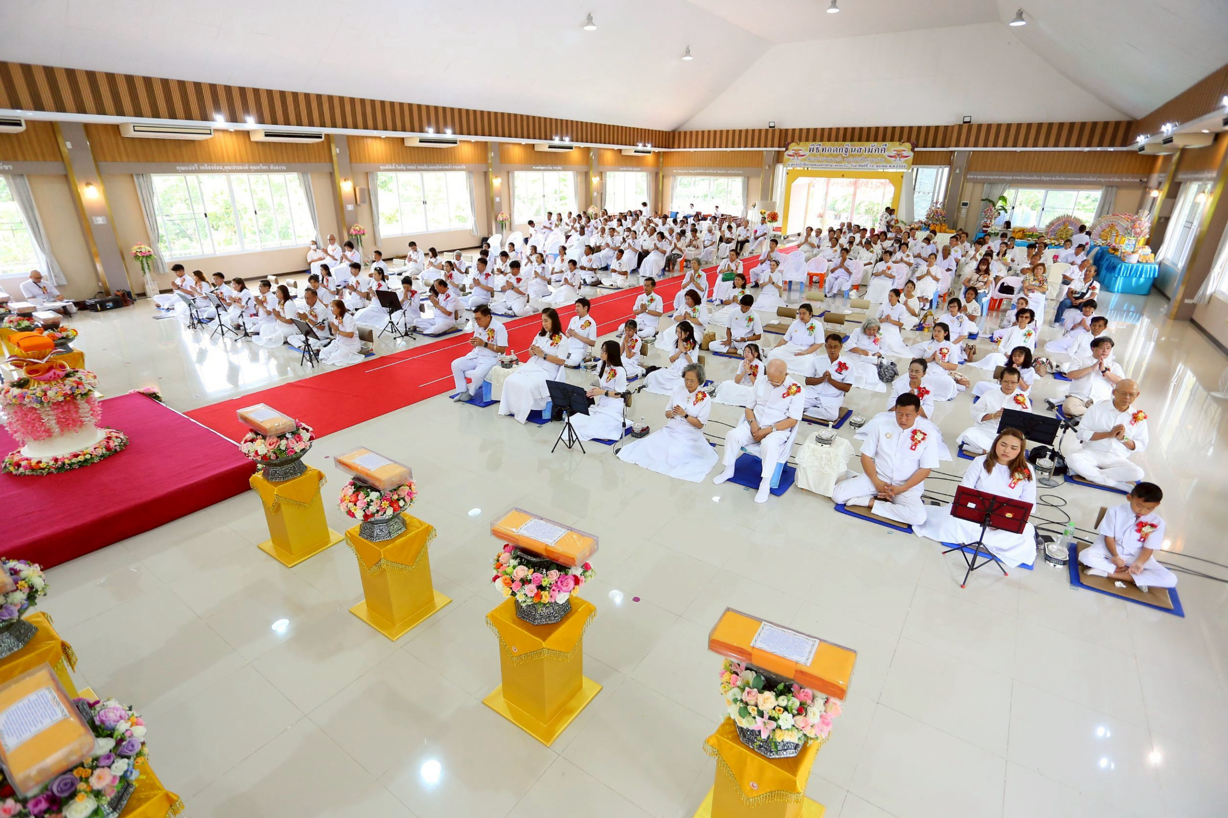ภาพร่วมพิธีกรรมศูนย์ปฏิบัติธรรมพนมสารคาม