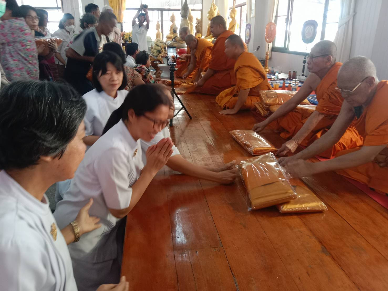 ภาพร่วมพิธีกรรมวัดไผ่ดำเจริญศุข