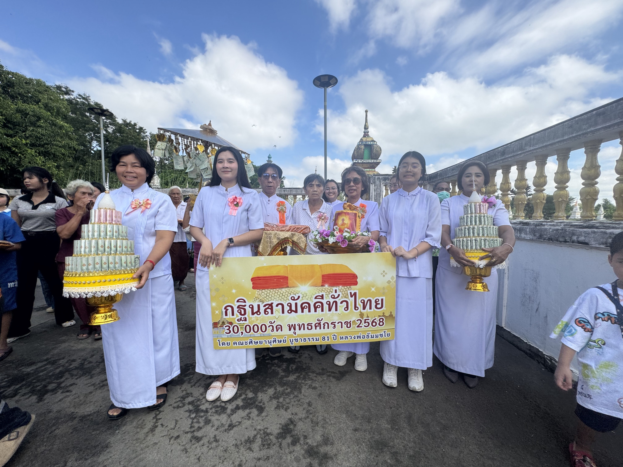 ภาพร่วมขบวนกฐินวัดด่านเงิน