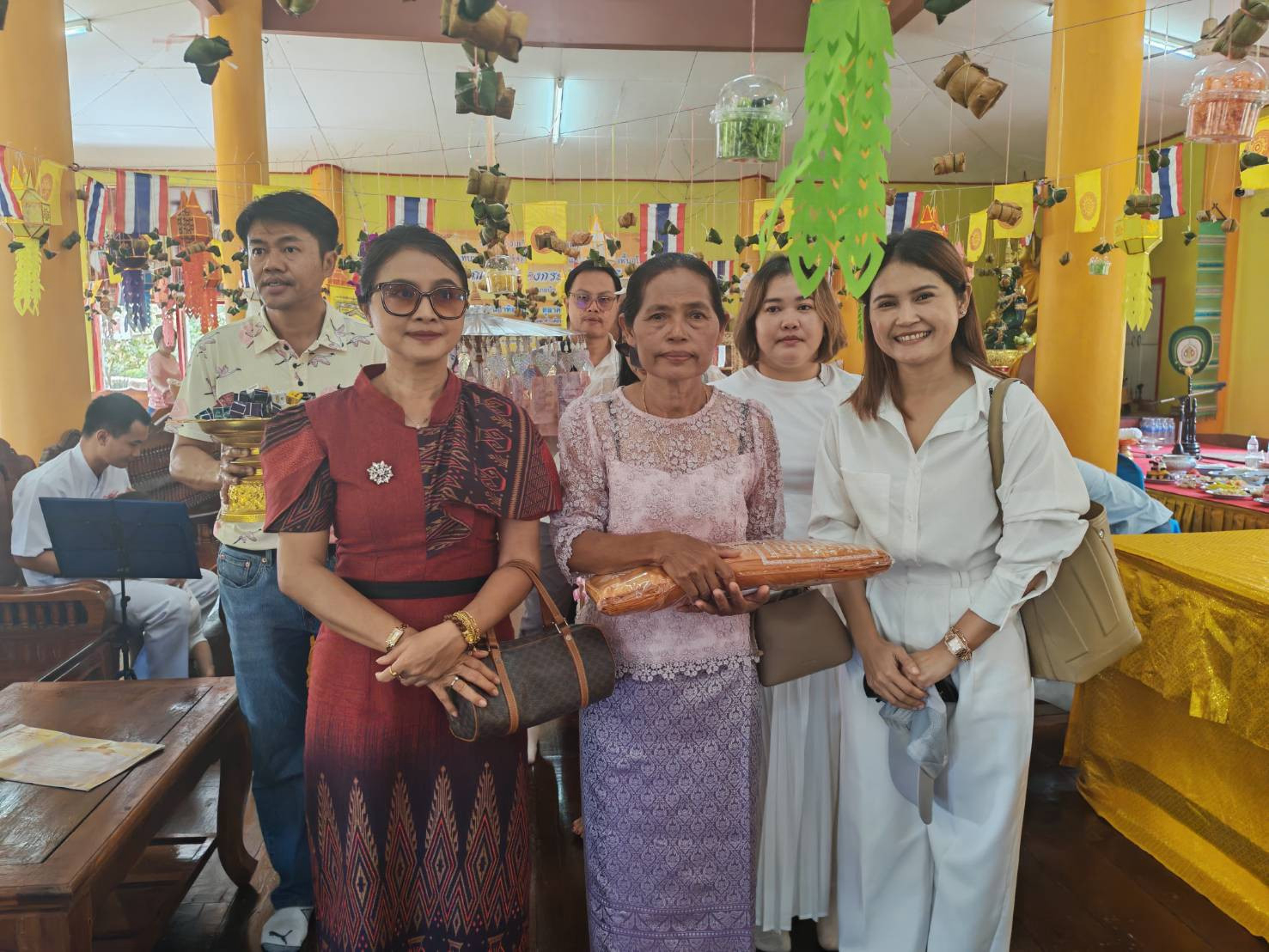 ภาพร่วมพิธีกรรมวัดหนองกระสังข์สามัคคี