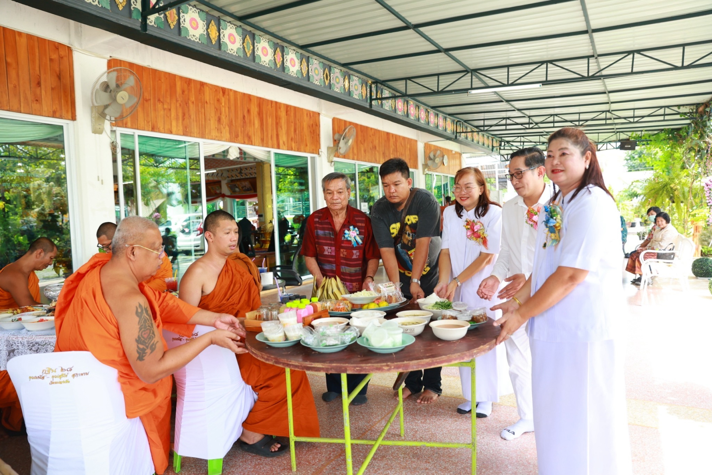 ภาพร่วมพิธีกรรมวัดหนองเค็ด