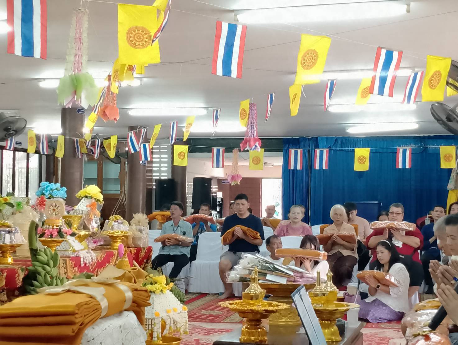 ภาพร่วมพิธีกรรมวัดเตาอิฐ