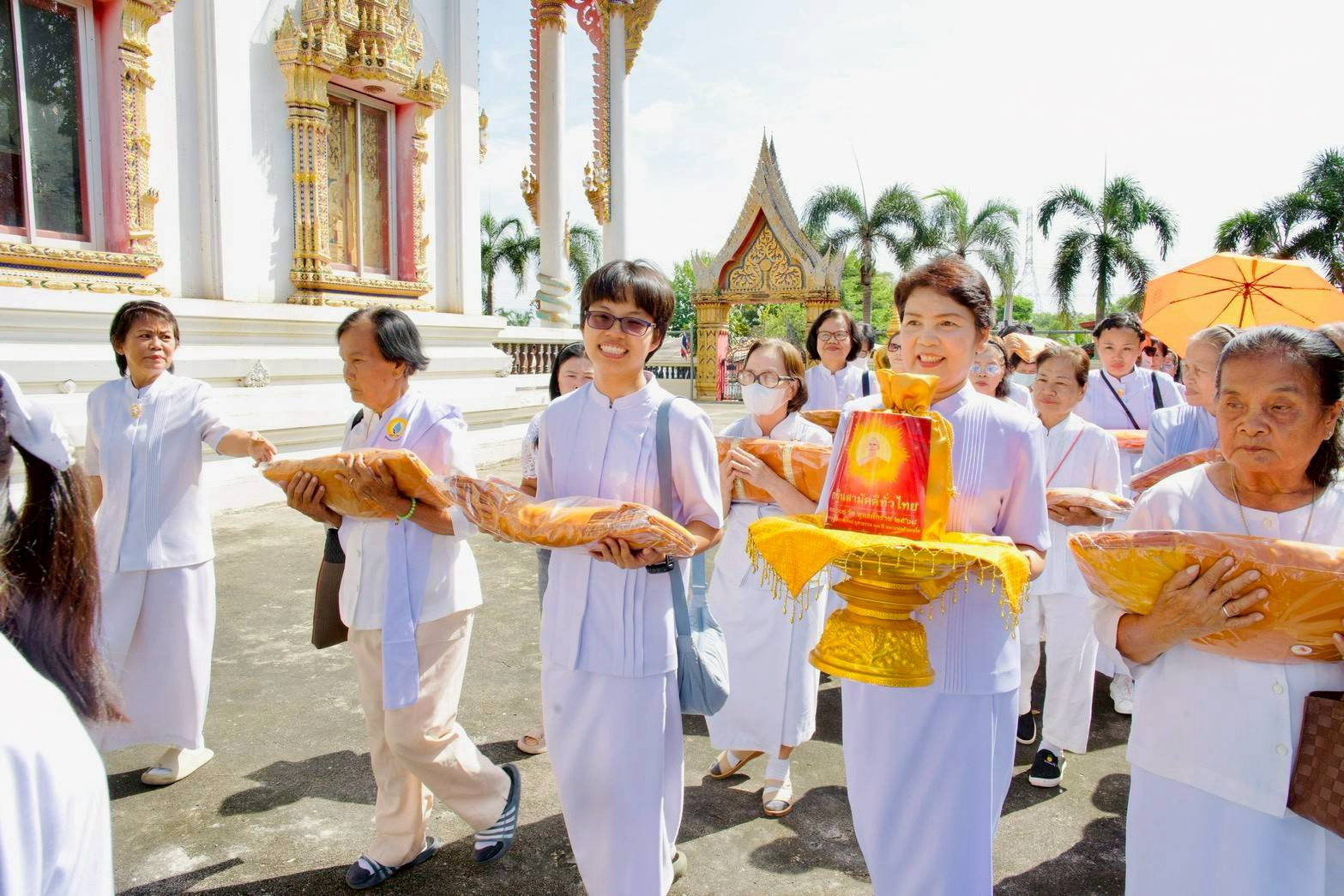 ภาพร่วมพิธีกรรมวัดพรหมรัตนาราม