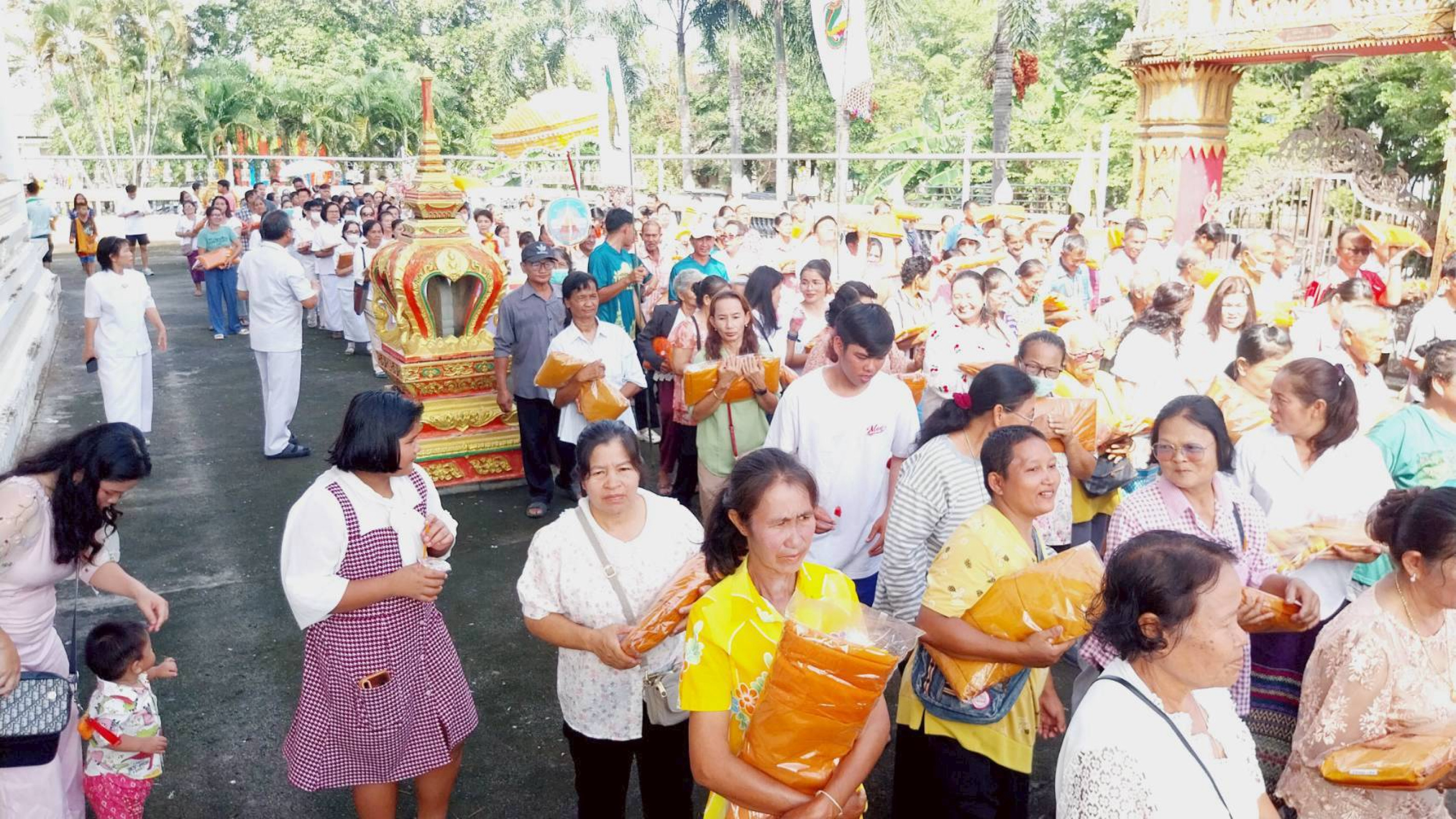 ภาพร่วมพิธีกรรมวัดพรหมรัตนาราม