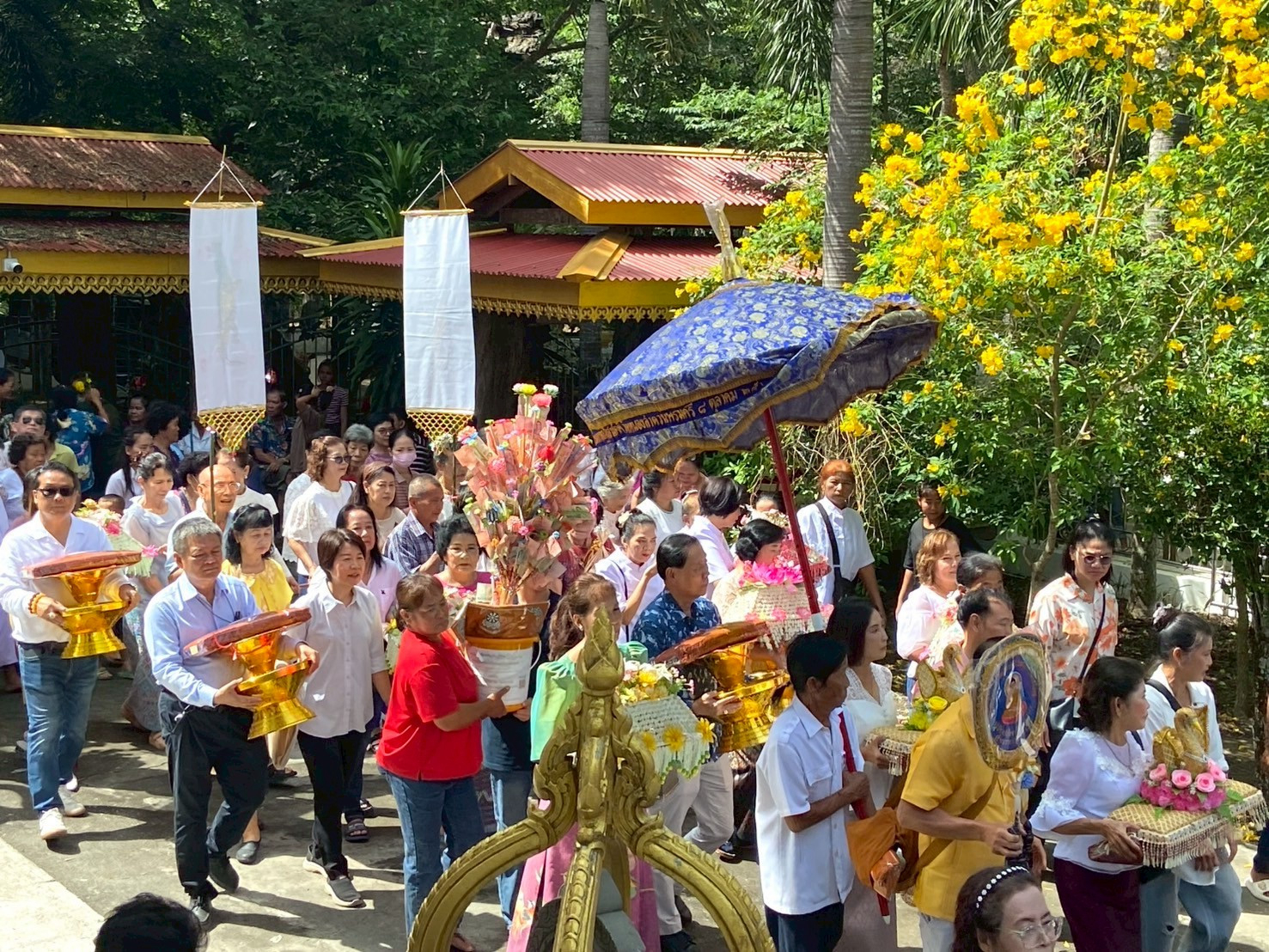 ภาพร่วมพิธีกรรมวัดหนองลำดวนพรมศรี