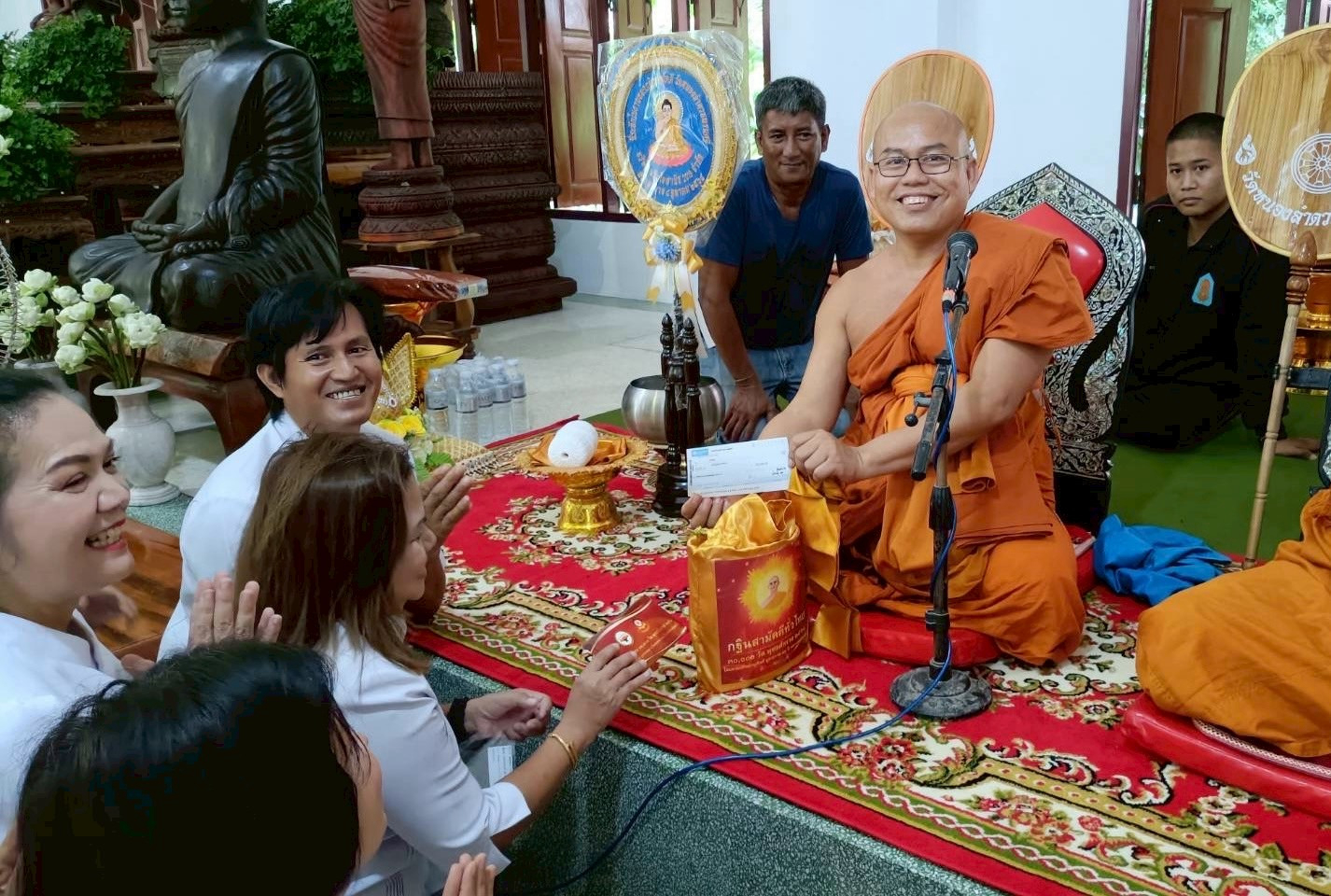 ภาพร่วมพิธีกรรมวัดหนองลำดวนพรมศรี