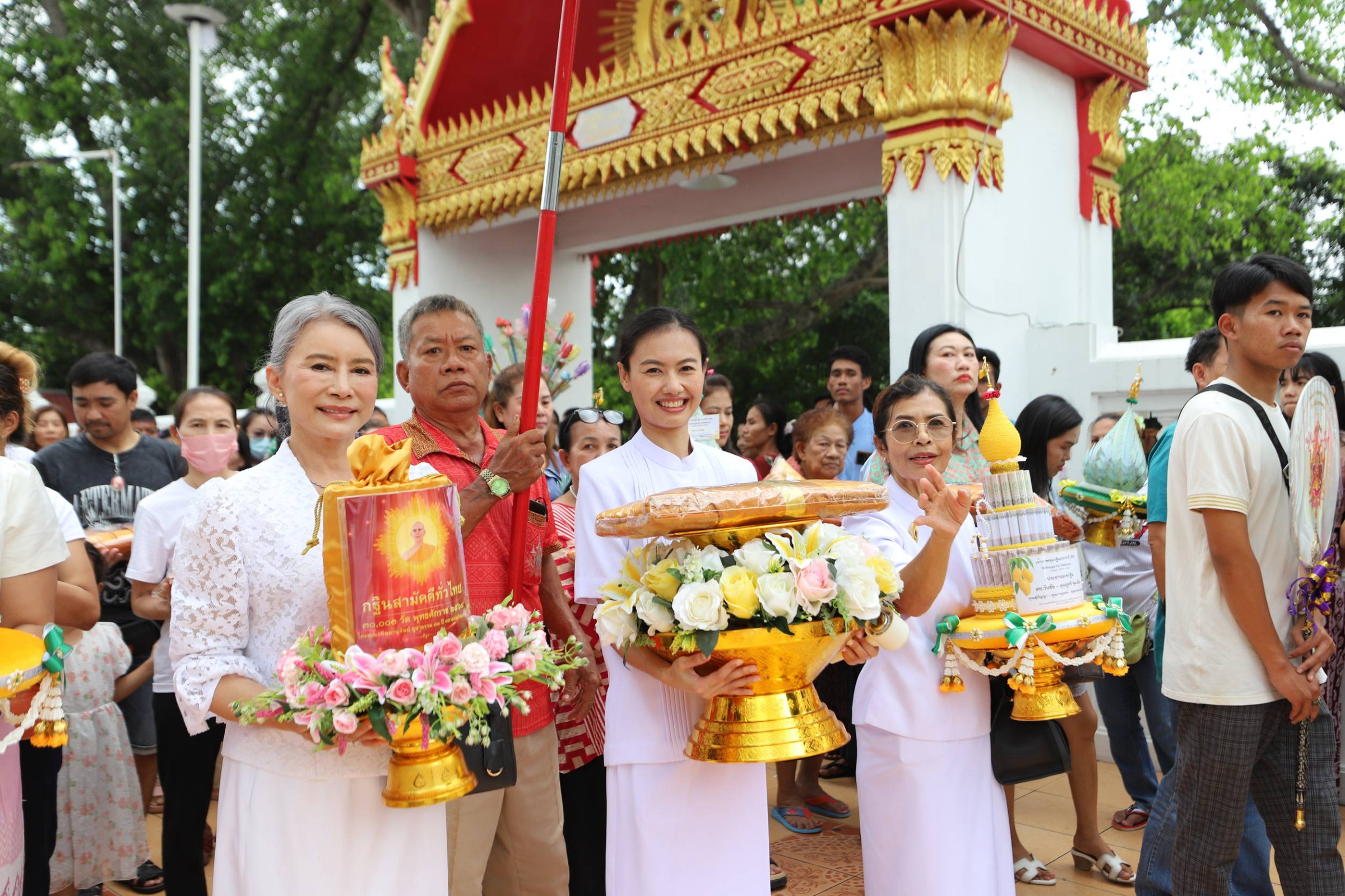 ภาพร่วมขบวนกฐินวัดเนินบุญญาราม