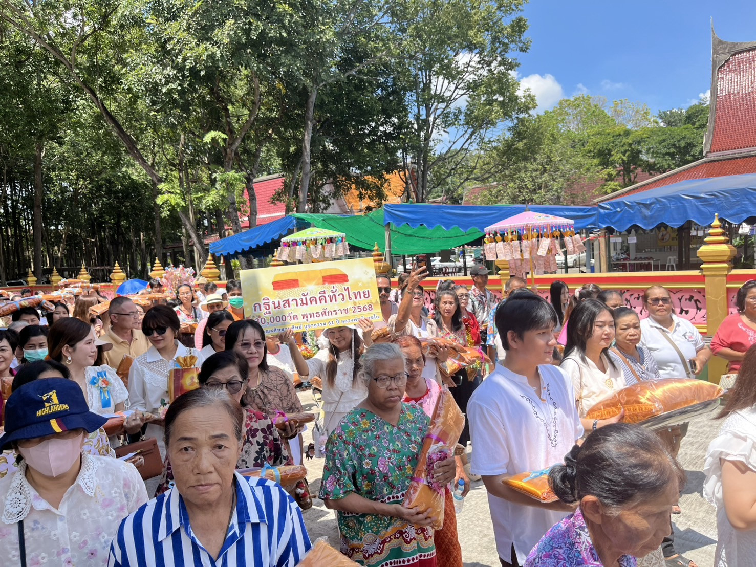 ภาพร่วมพิธีกรรมวัดสิงห์ทองพรหมาวาส