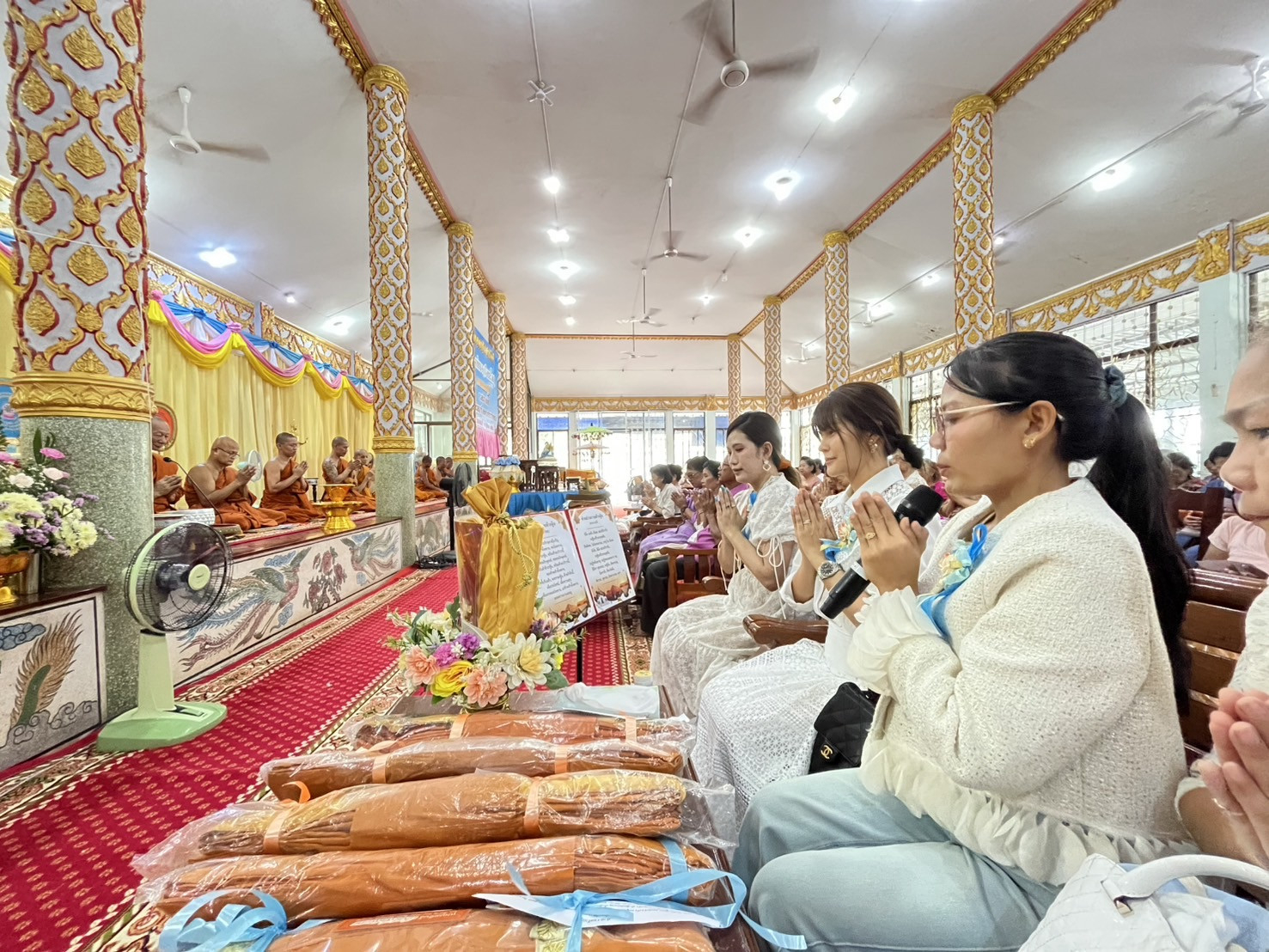 ภาพร่วมพิธีกรรมวัดสิงห์ทองพรหมาวาส