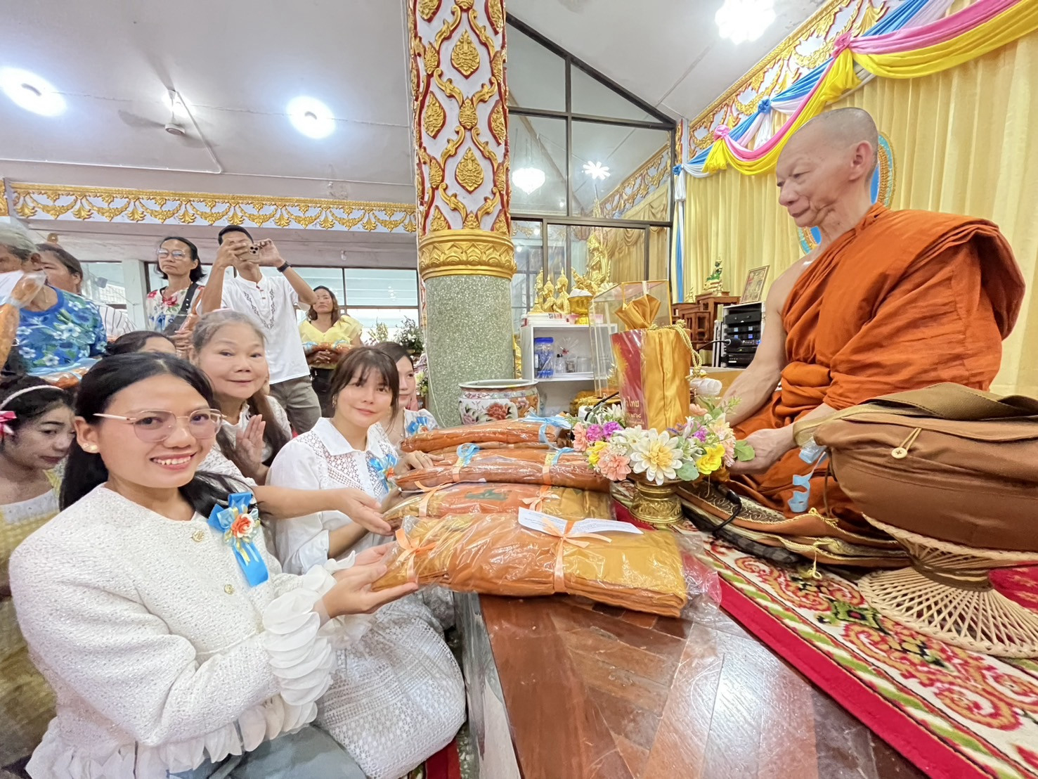 ภาพร่วมพิธีกรรมวัดสิงห์ทองพรหมาวาส