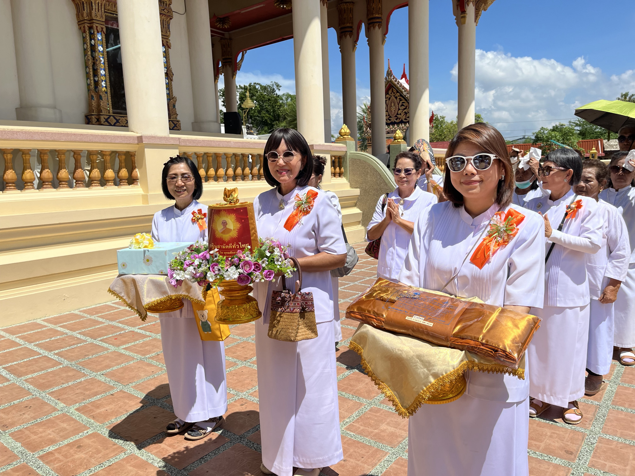 ภาพร่วมขบวนกฐินวัดโบสถ์