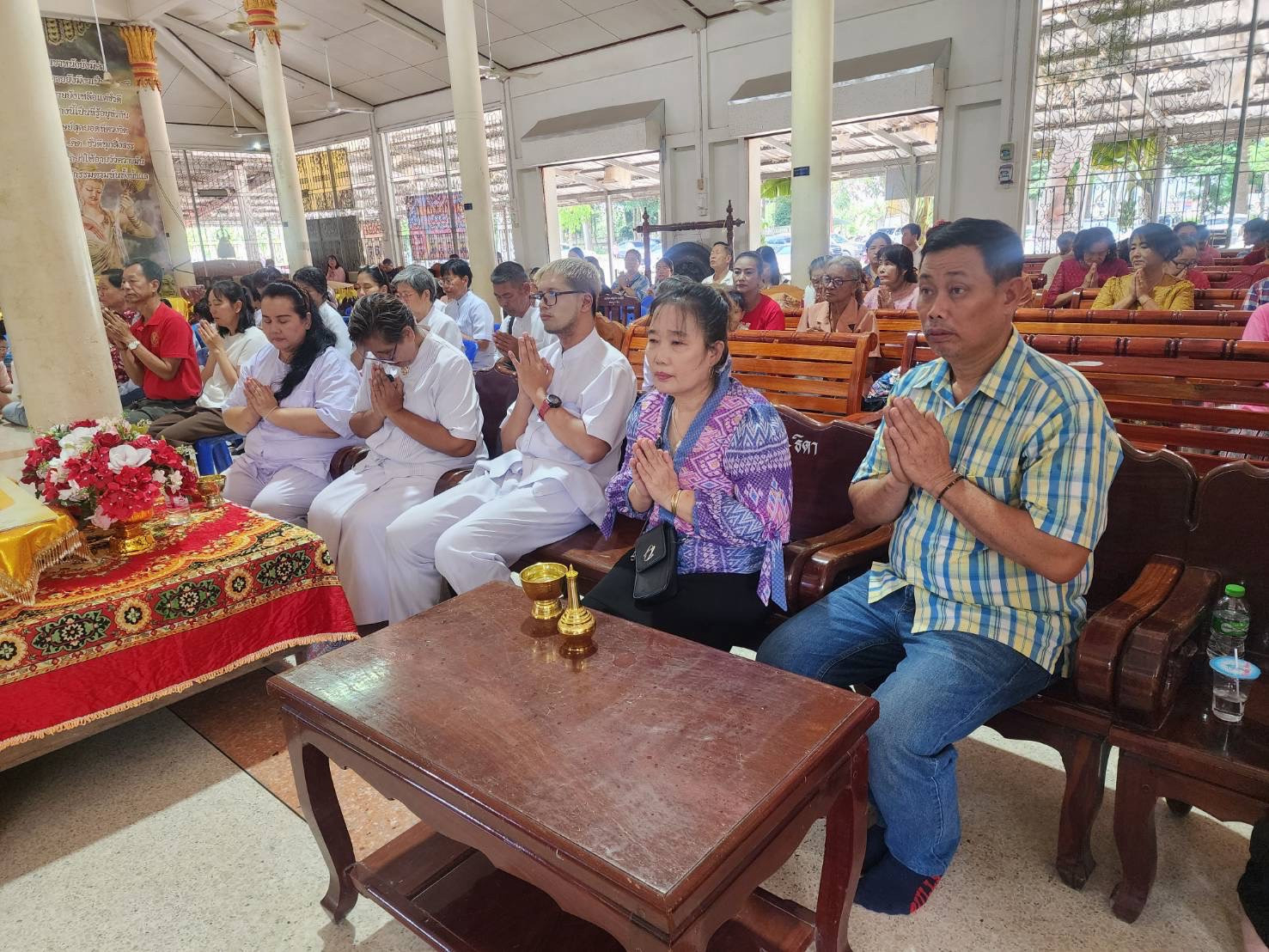 ภาพร่วมพิธีกรรมวัดปรกฟ้า