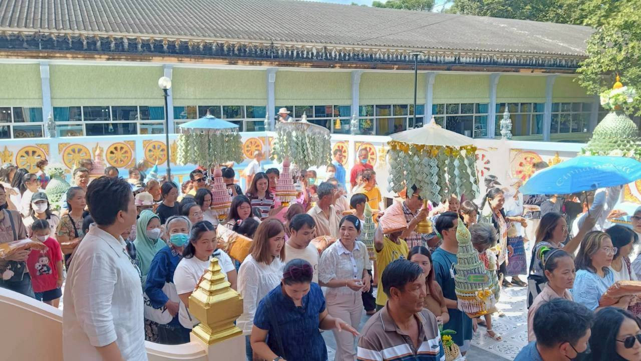 ภาพร่วมพิธีกรรมวัดเนินหลังเต่า